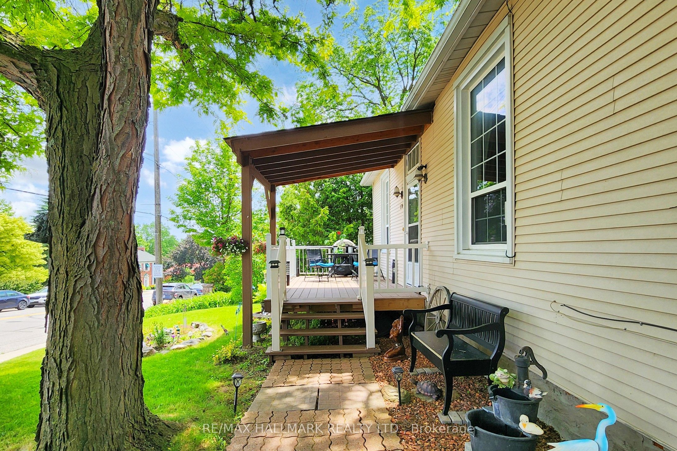 178 Barrie Street, Bradford West Gwillimbury, ON L3Z 1R6 photo 3