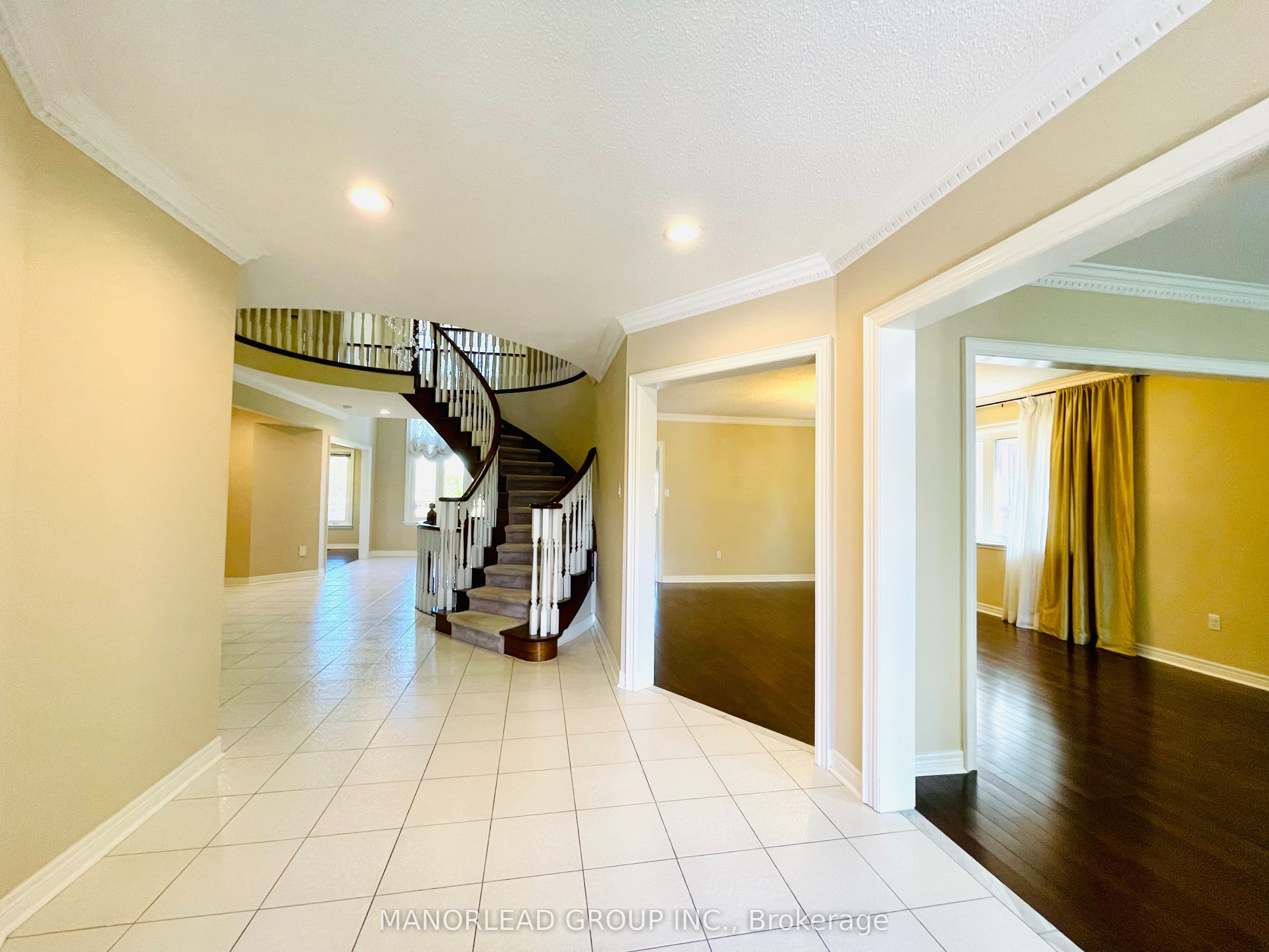 16 Headford Avenue, Richmond Hill, ON L4B 3V7 photo 2