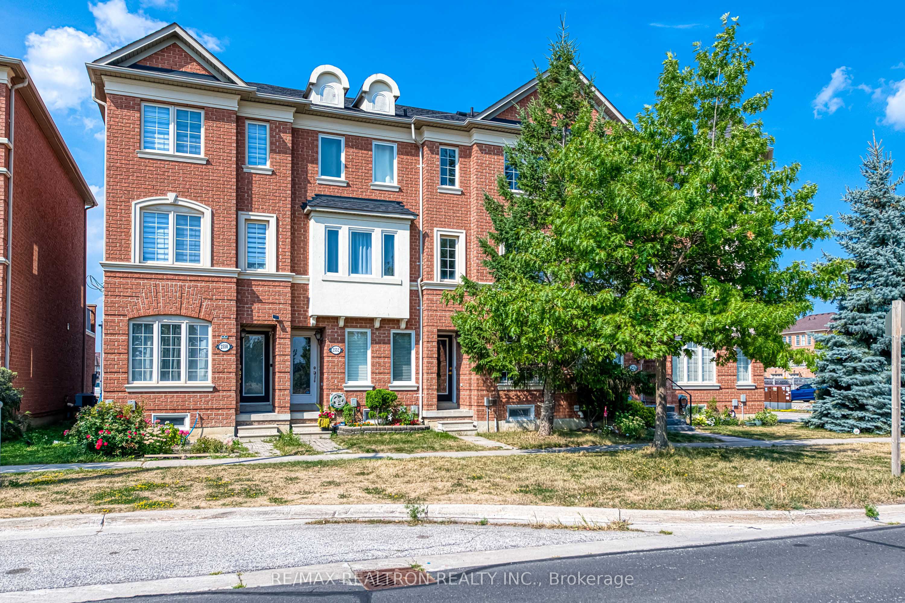 2554 Bur Oak Avenue, Markham, ON L6B 1J7