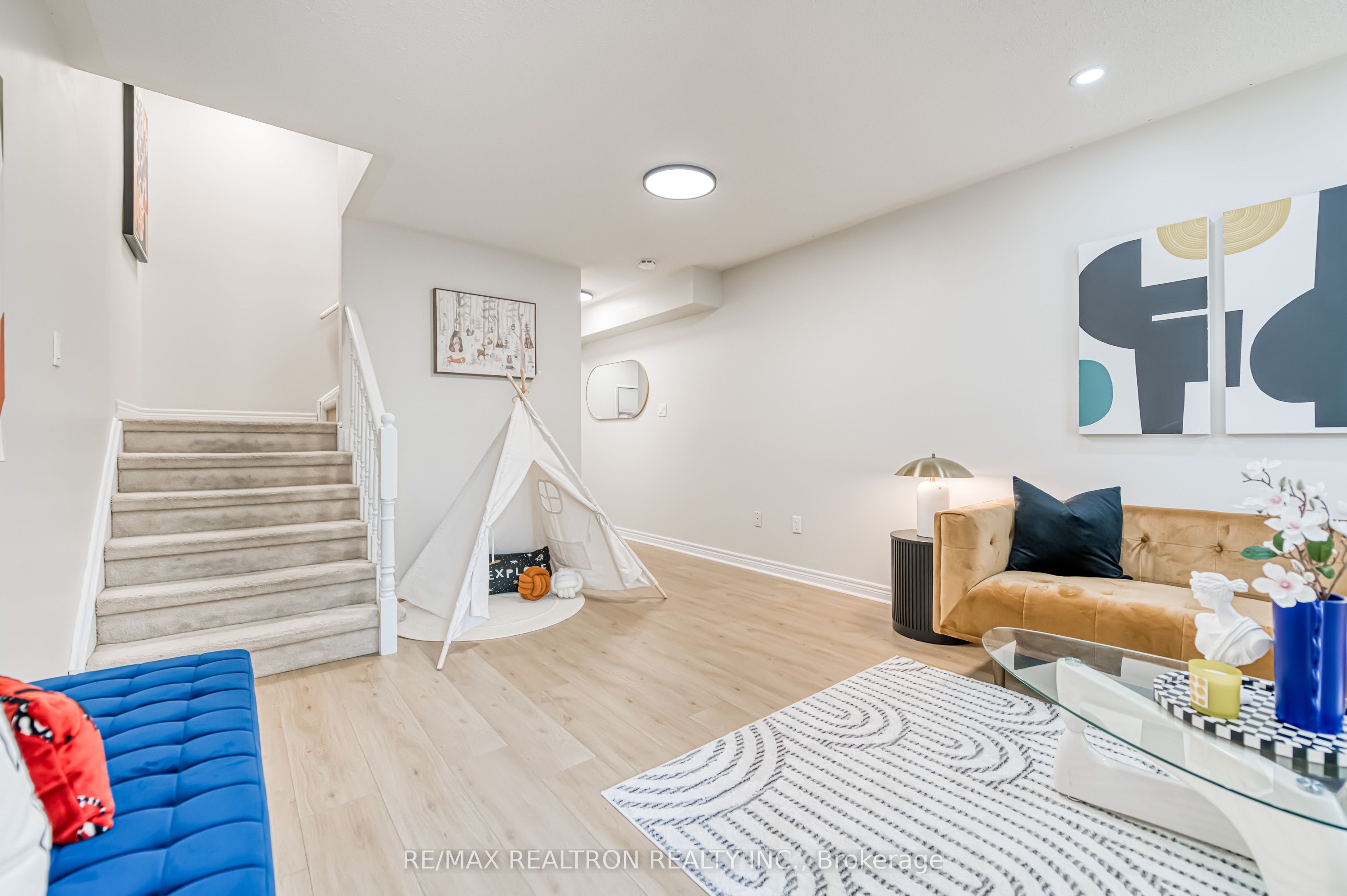 2554 Bur Oak Avenue, Markham, ON L6B 1J7 photo 4