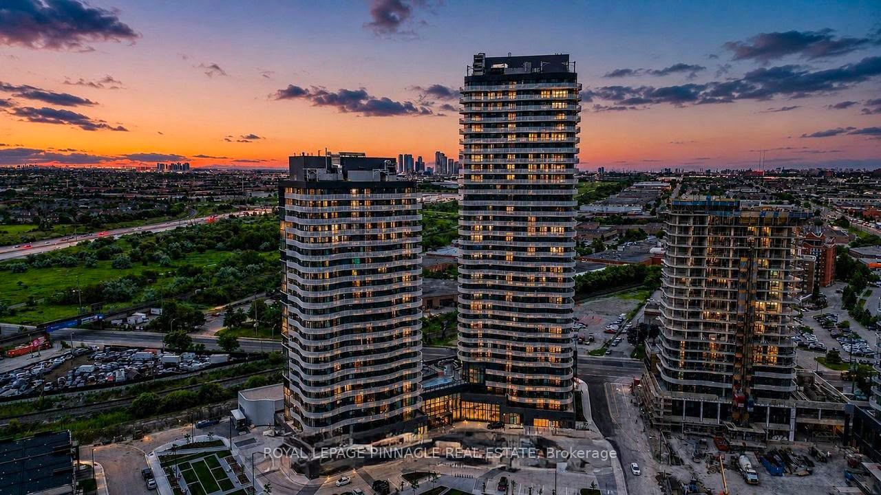 10 FLAVELLE Trail 1303, Vaughan, ON L4L 1V8