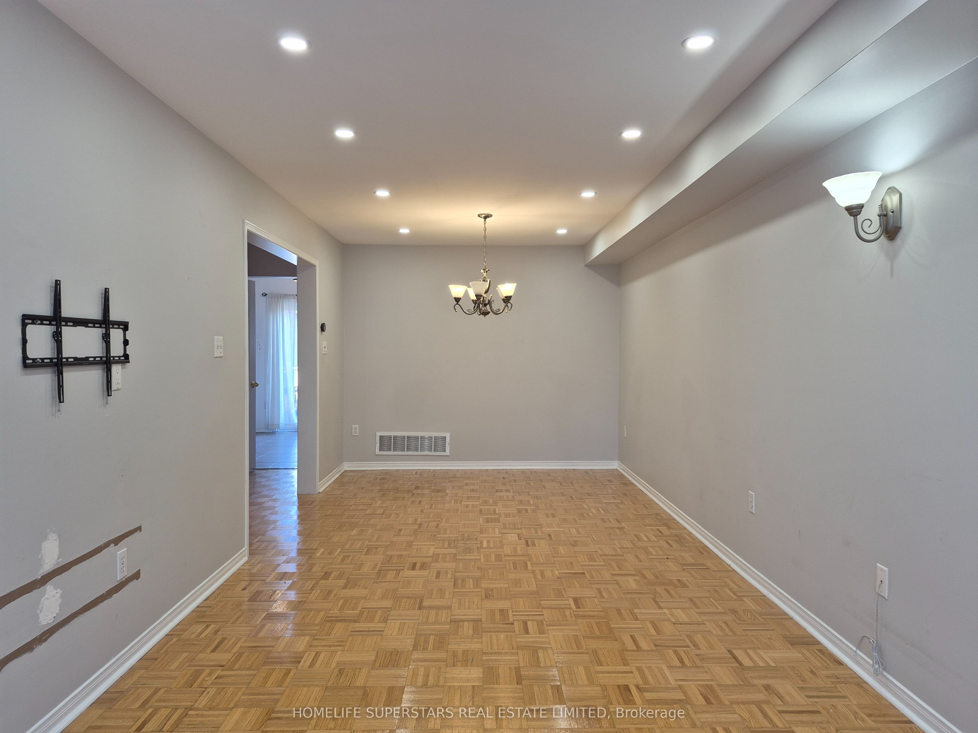 19 Foxchase Avenue 46, Vaughan, ON L4L 9N1 photo 3