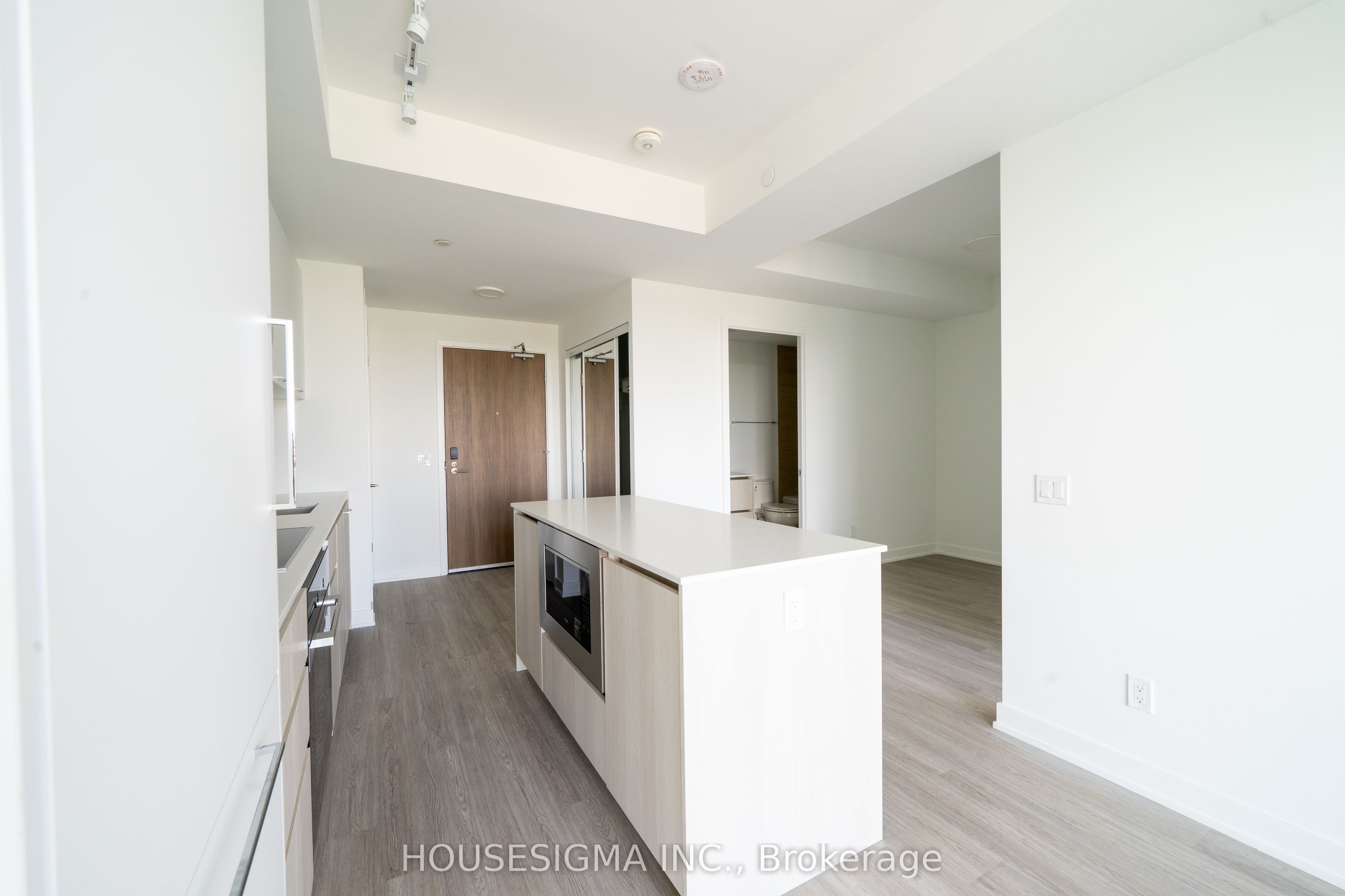 8188 Yonge Street 820, Vaughan, ON L4J 0M2 photo 5