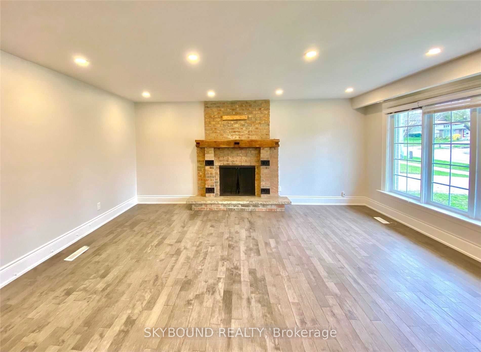 165 Orchard Heights Boulevard, Aurora, ON L4G 3A3 photo 3