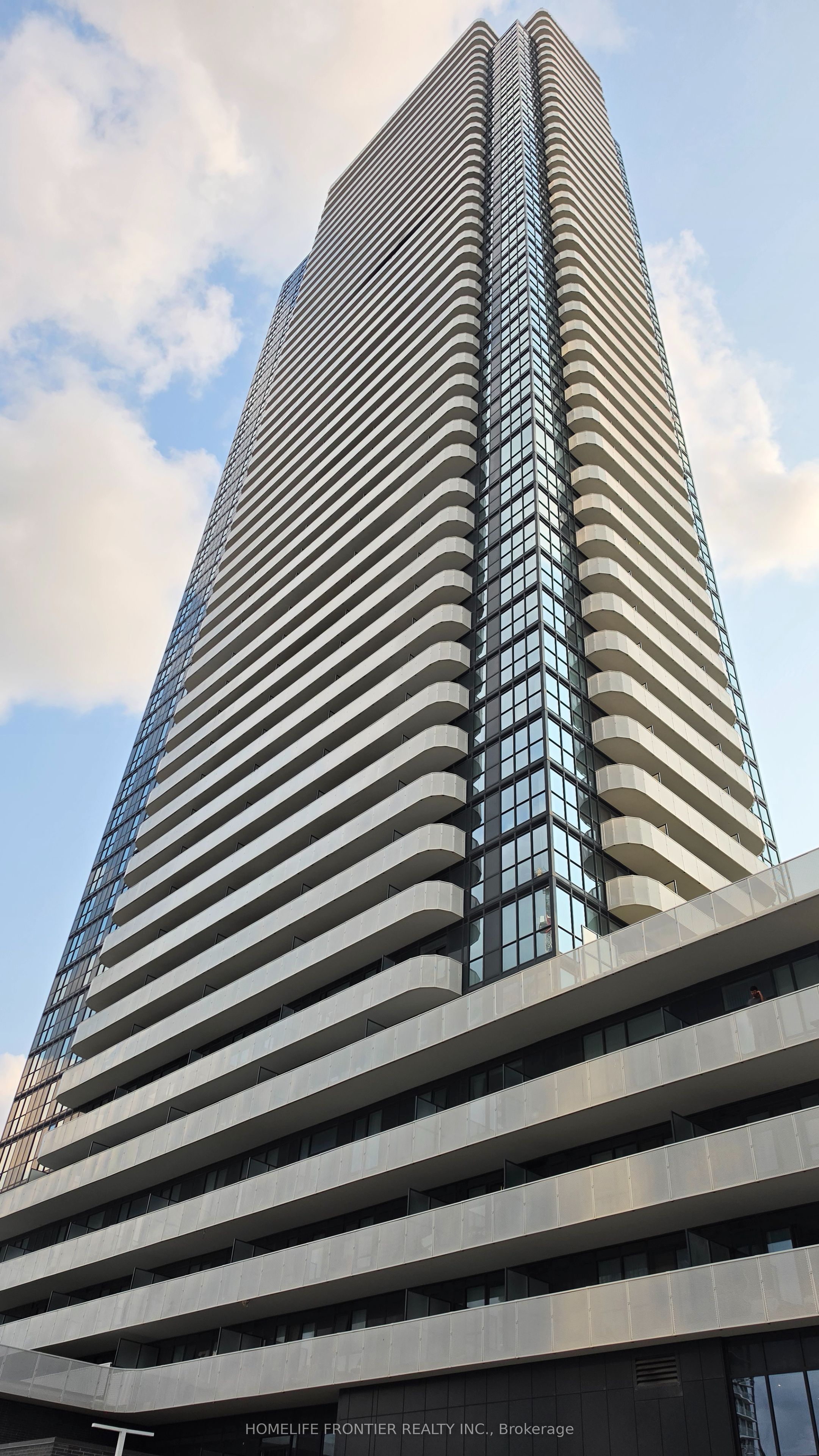 195 Commerce Street 4007, Vaughan, ON L4K 0P9