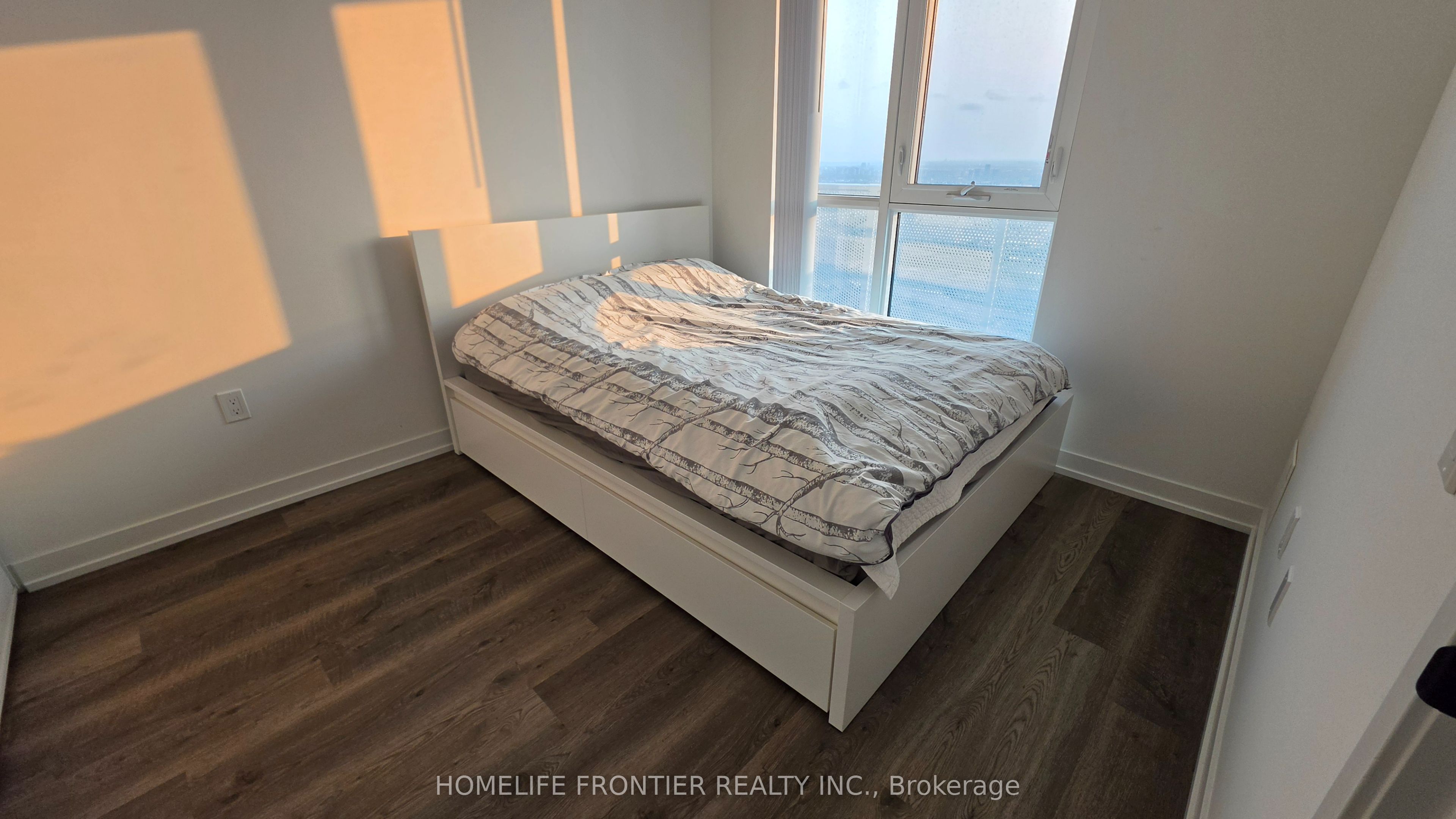 195 Commerce Street 4007, Vaughan, ON L4K 0P9 photo 4