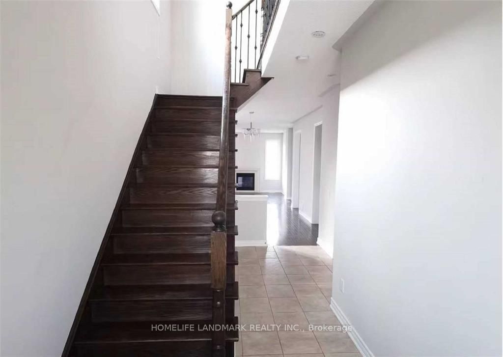 77 Reynolds Crescent, Aurora, ON L4G 0J1