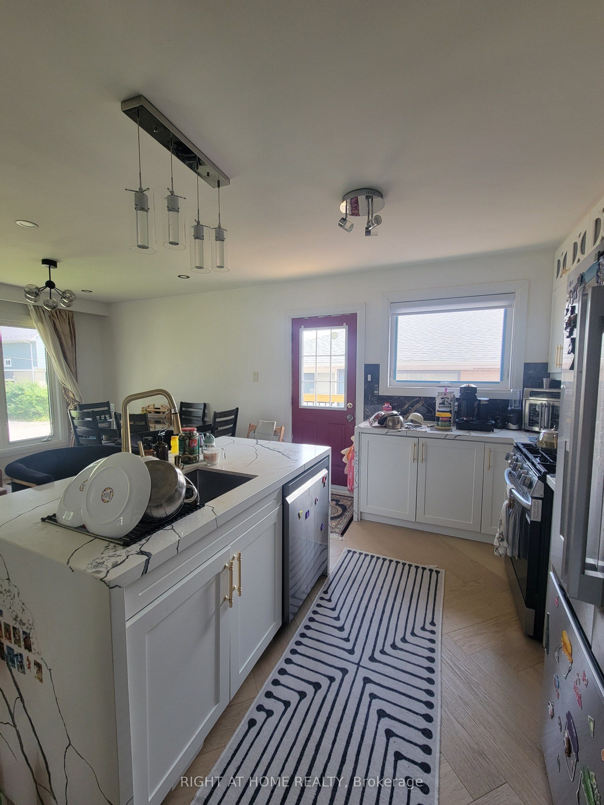 1 Huron Court (Main Floor), Aurora, ON L4G 2X7 photo 5