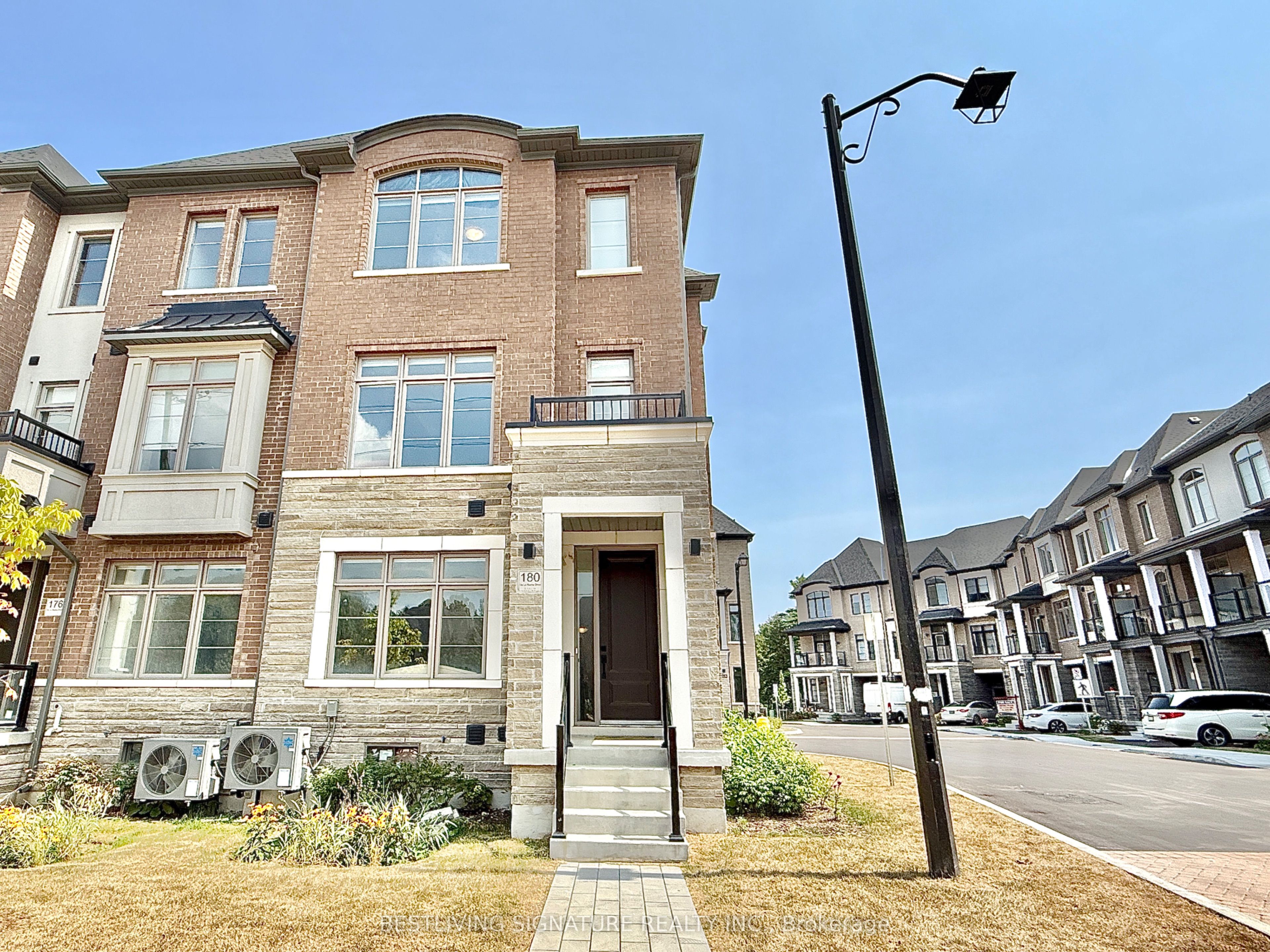 180 De La Roche Drive, Vaughan, ON L4H 5A3 photo 2