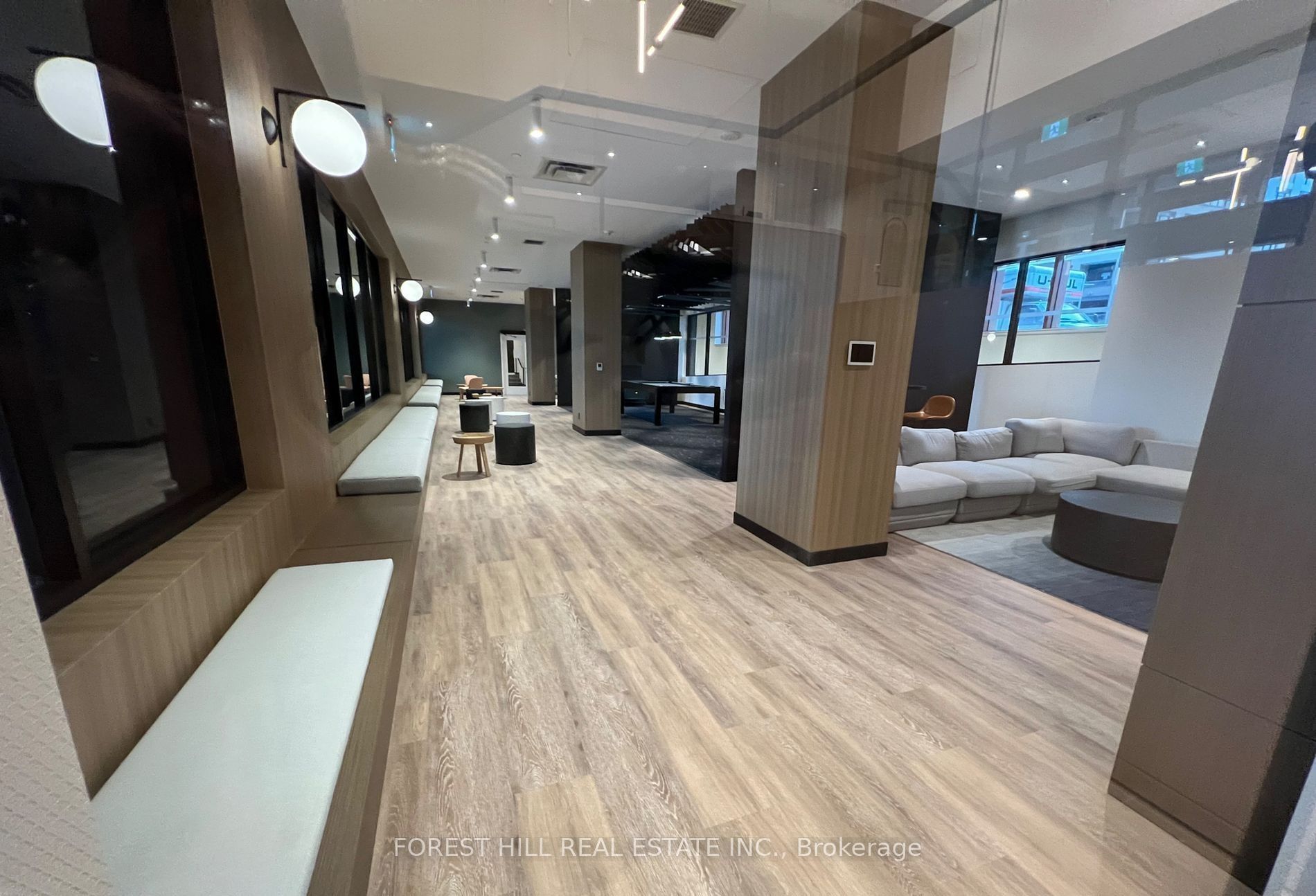8 Beverley Glen Boulevard C904, Vaughan, ON L4J 0L5 photo 2