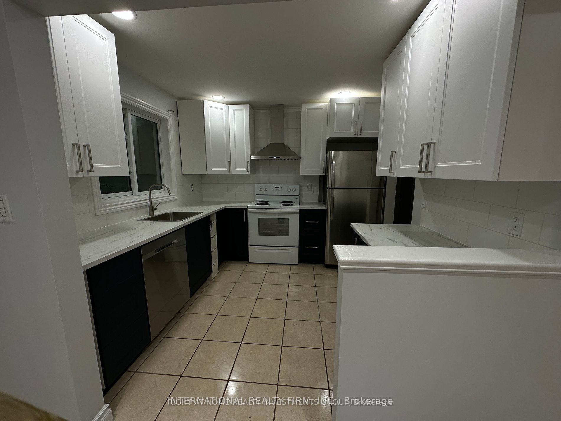 53 Belfry Drive Main, Newmarket, ON L3Y 3E9 photo 3