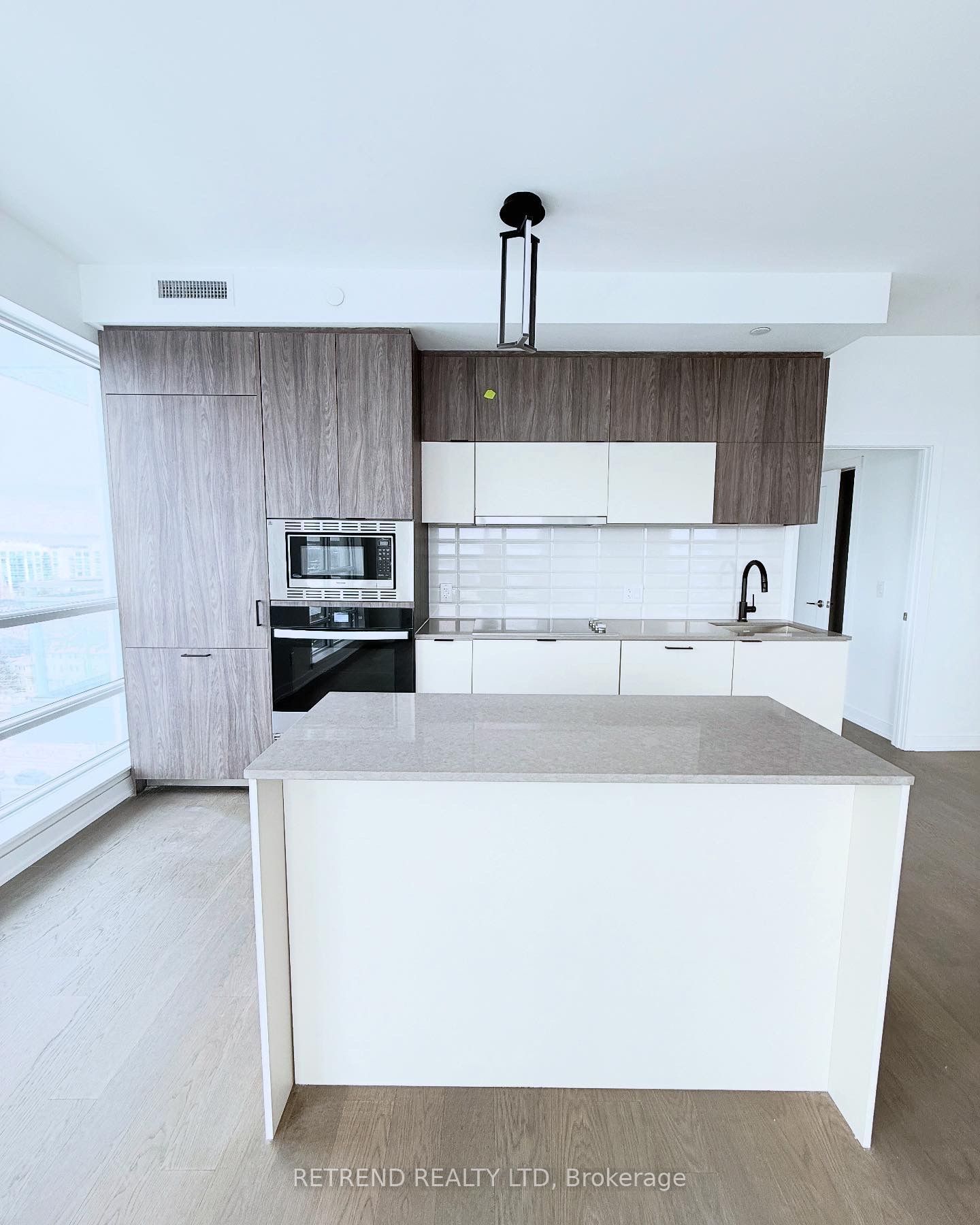 8888 Yonge Street 902, Richmond Hill, ON L4C 6Z1 photo 4