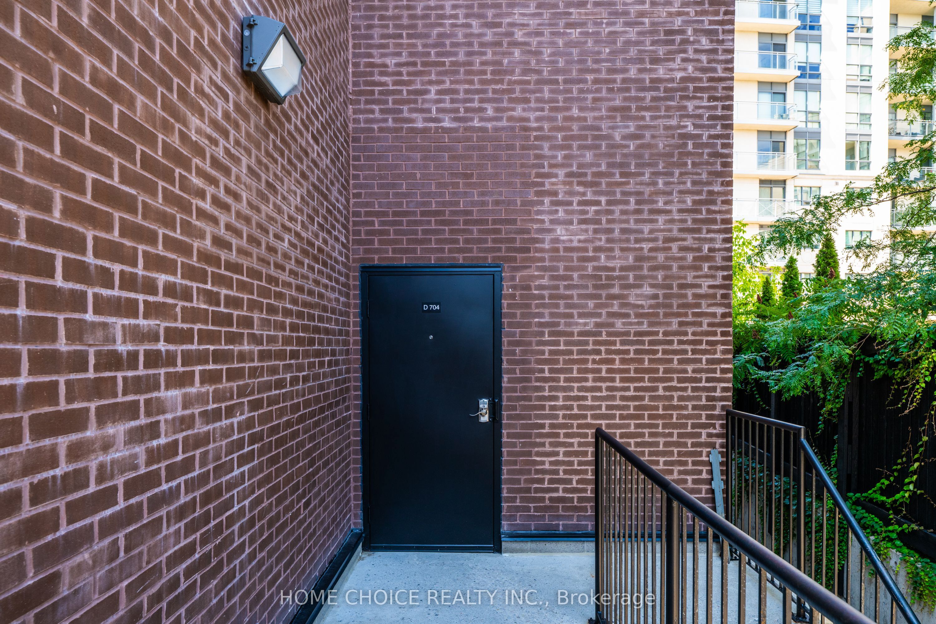 5289 Highway 7 Highway W D704, Vaughan, ON L4L 0J1 photo 4