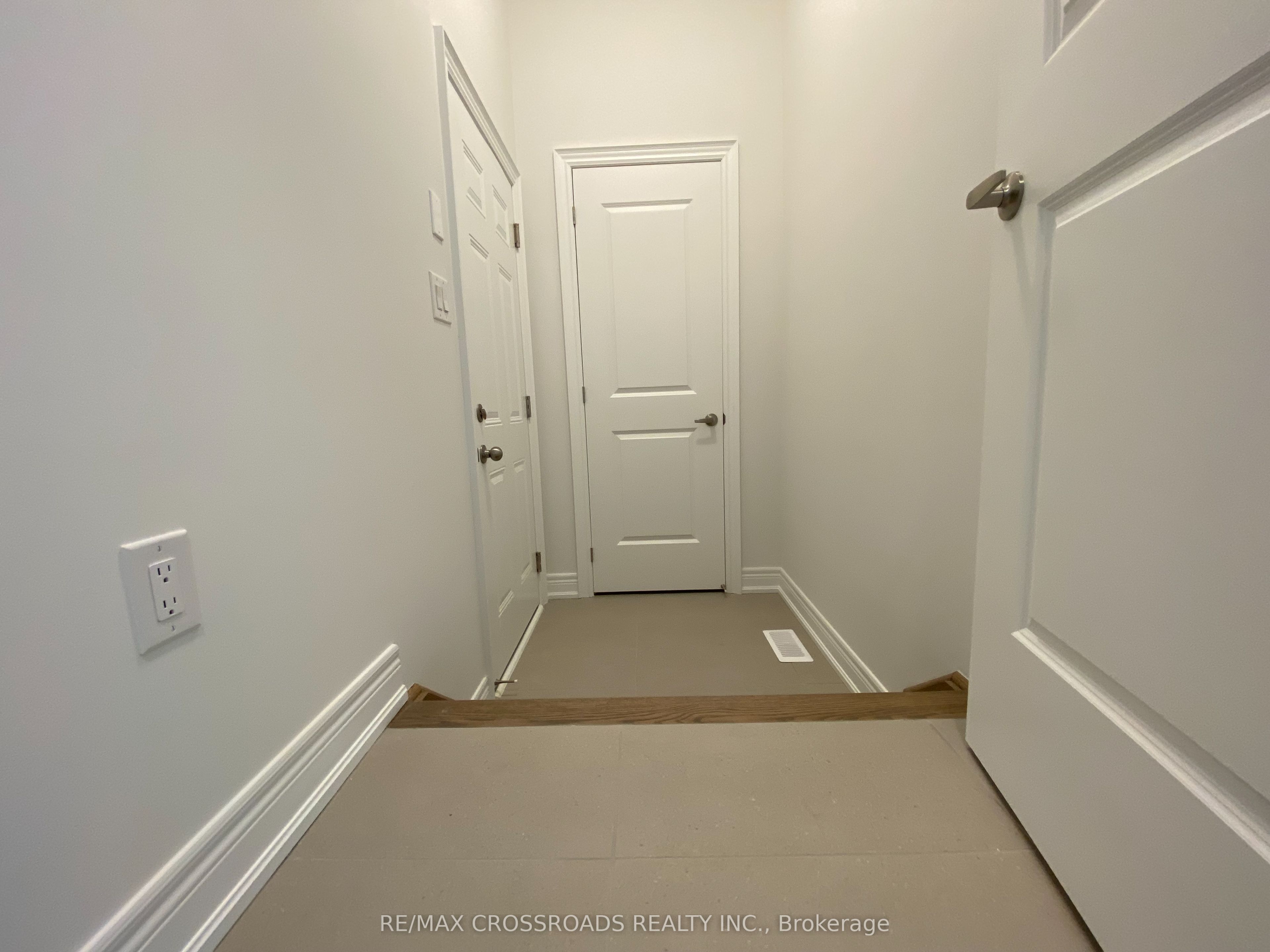 4 Kamper Avenue, Richmond Hill, ON L4E 1M4 photo 4