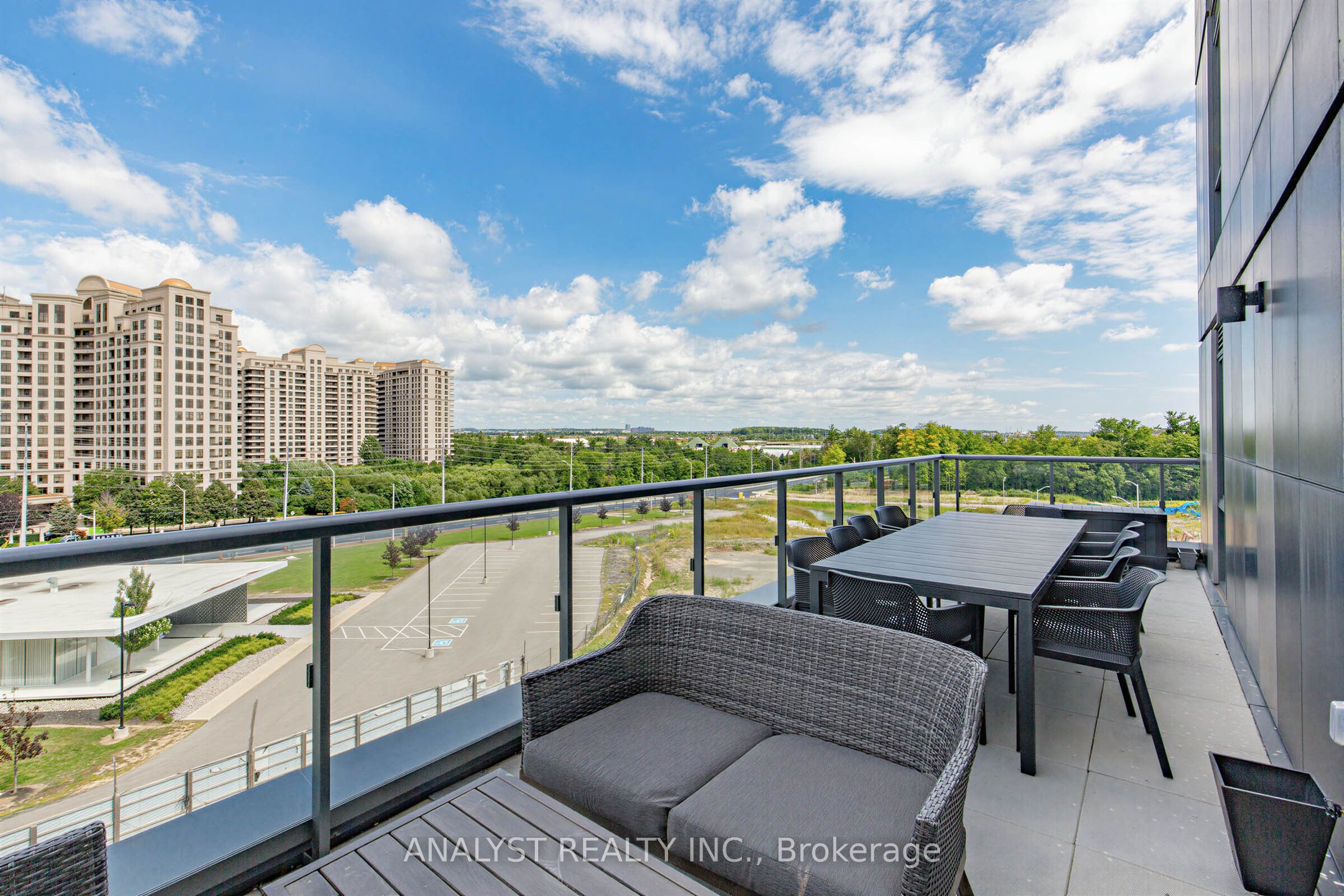 498 Caldari Road 522, Vaughan, ON L4K 0R6