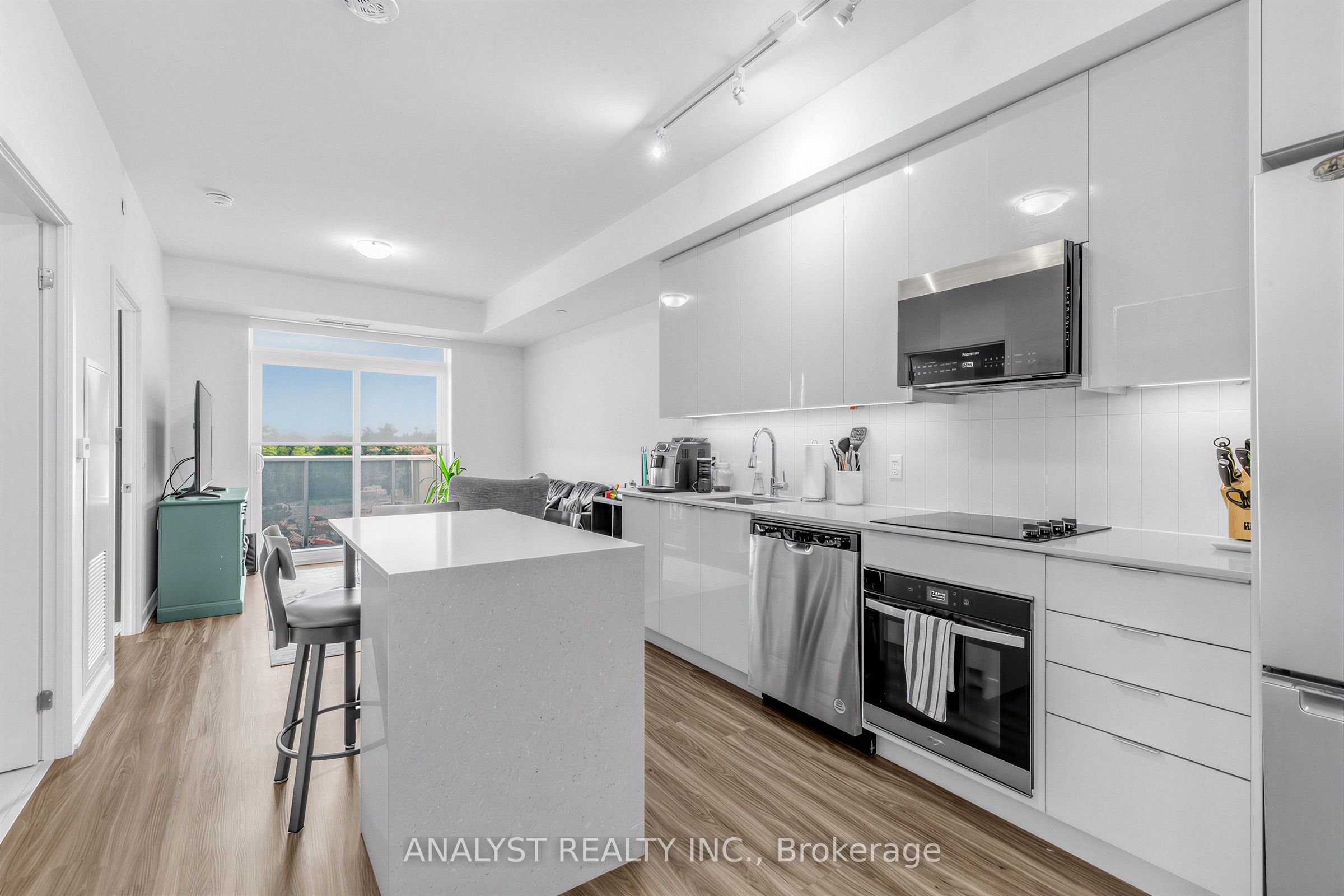 498 Caldari Road 522, Vaughan, ON L4K 0R6 photo 3