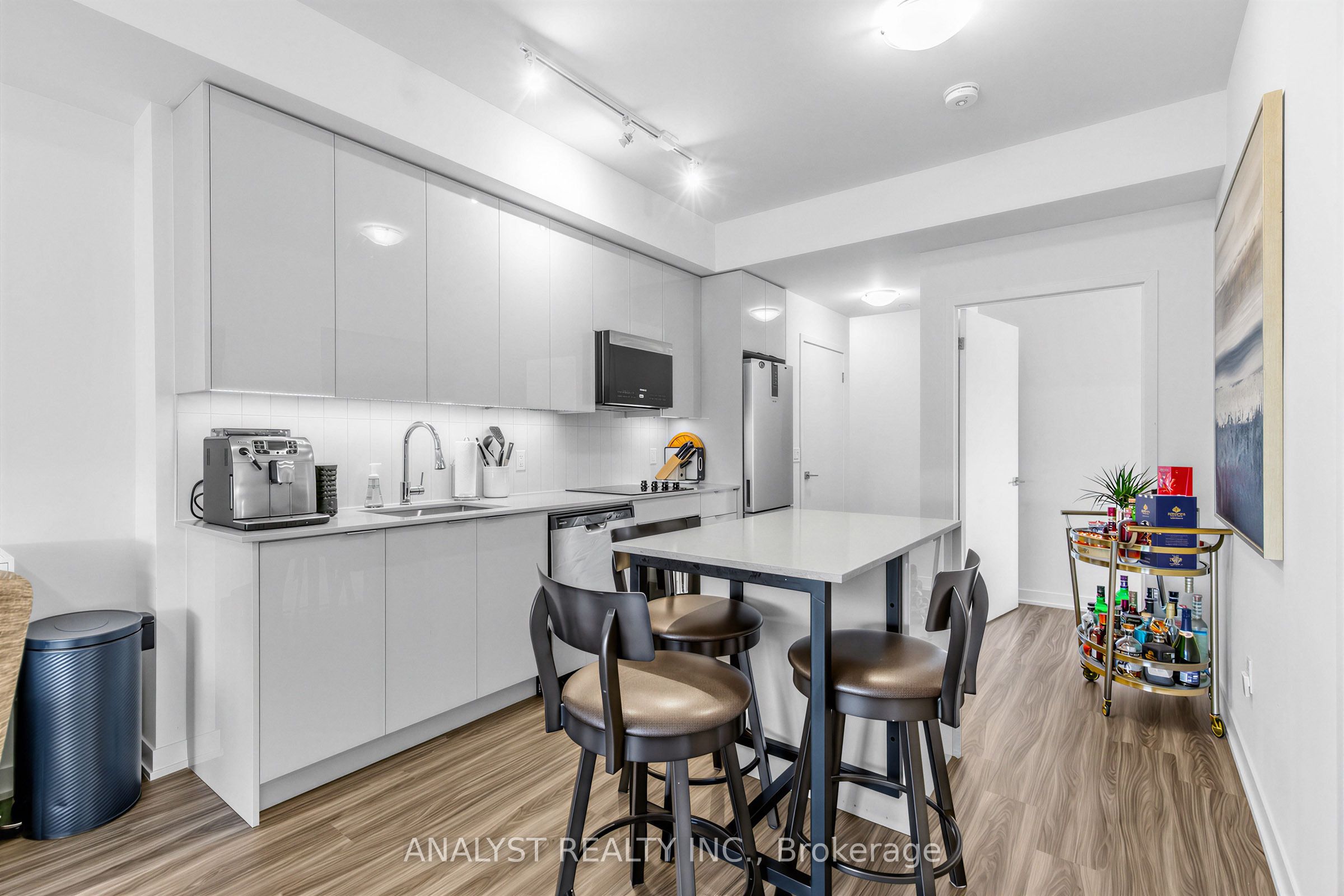 498 Caldari Road 522, Vaughan, ON L4K 0R6 photo 4
