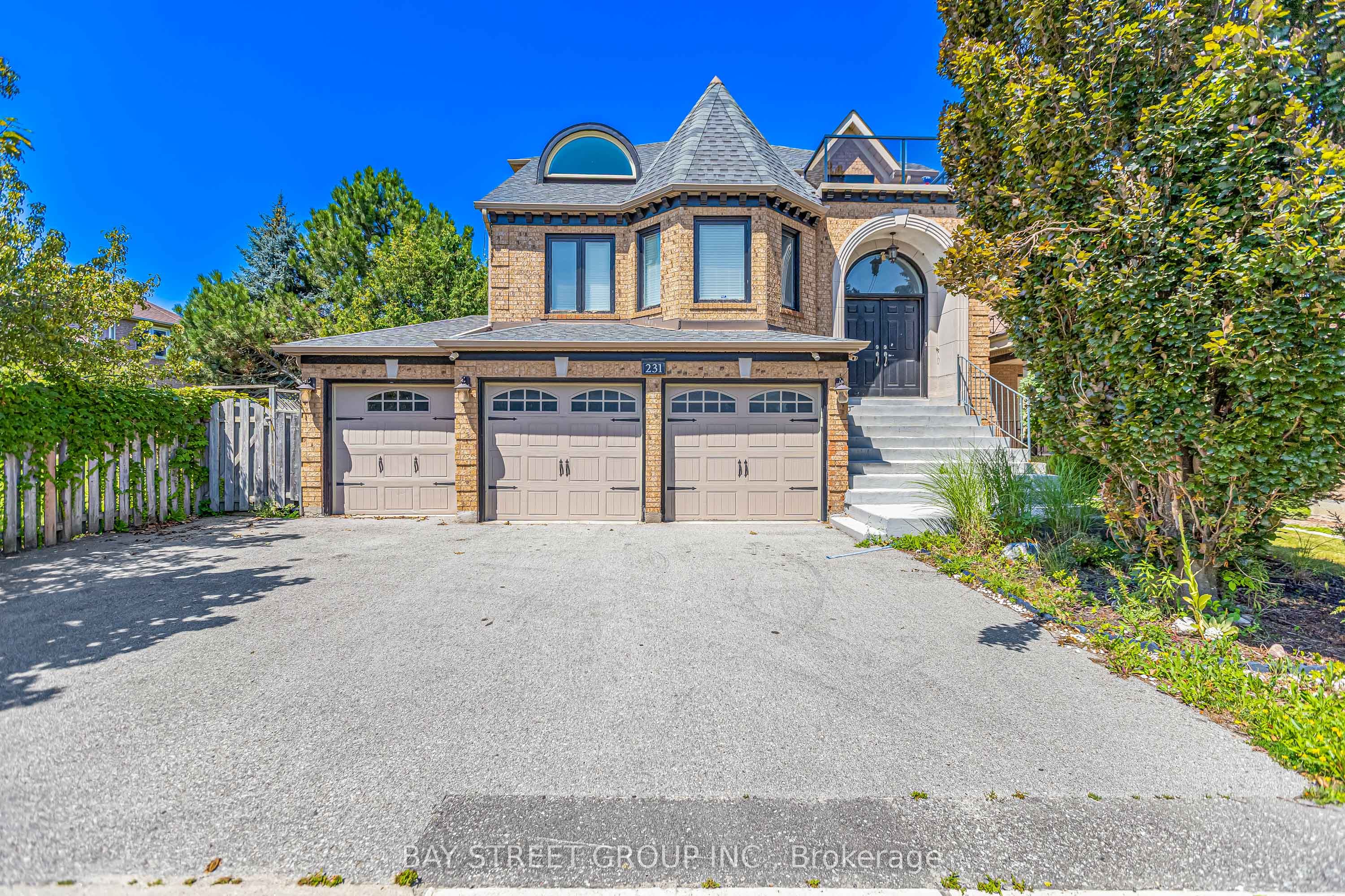 231 Shaftsbury Avenue N, Richmond Hill, ON L4C 0E8