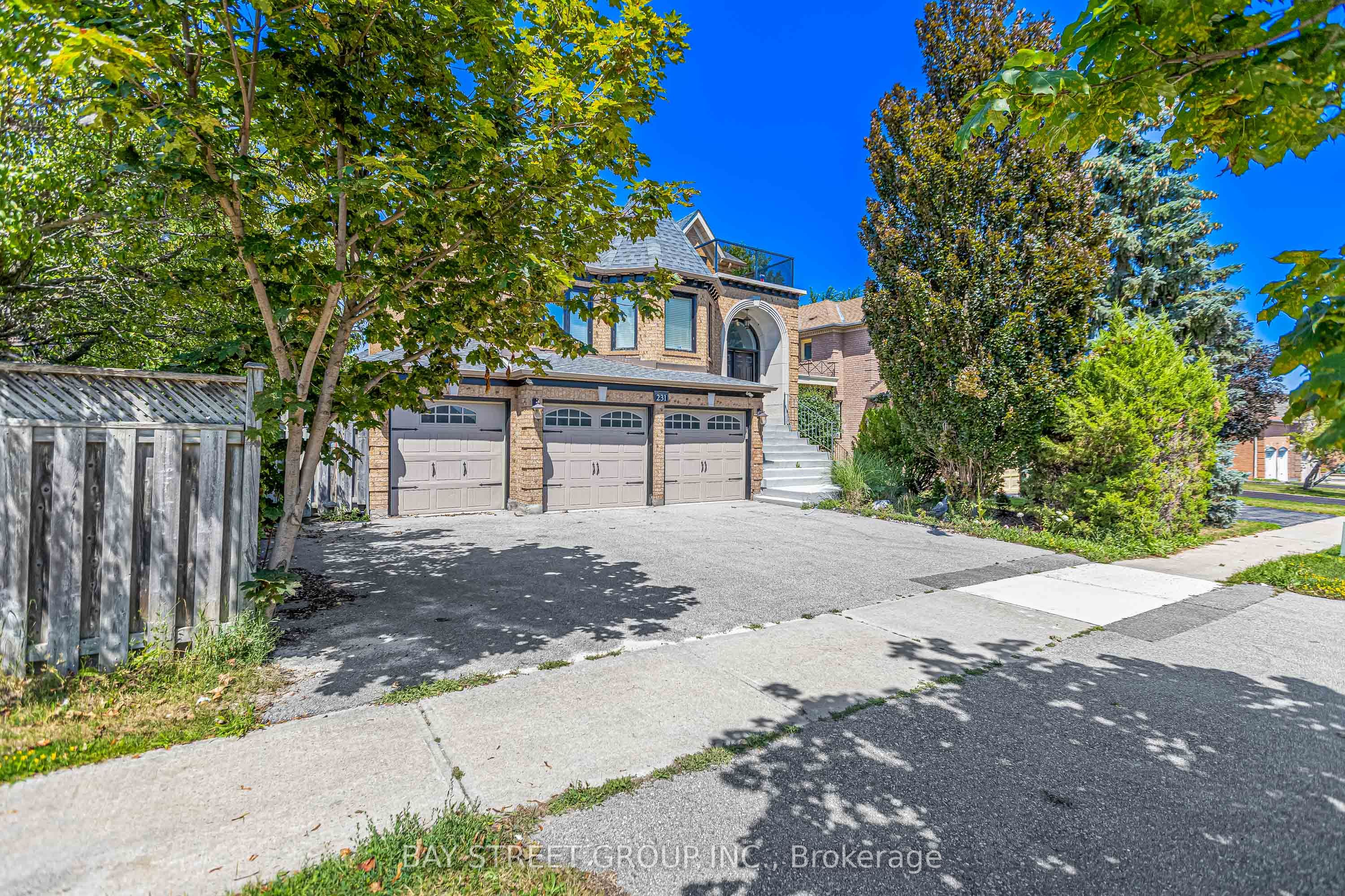 231 Shaftsbury Avenue N, Richmond Hill, ON L4C 0E8 photo 2