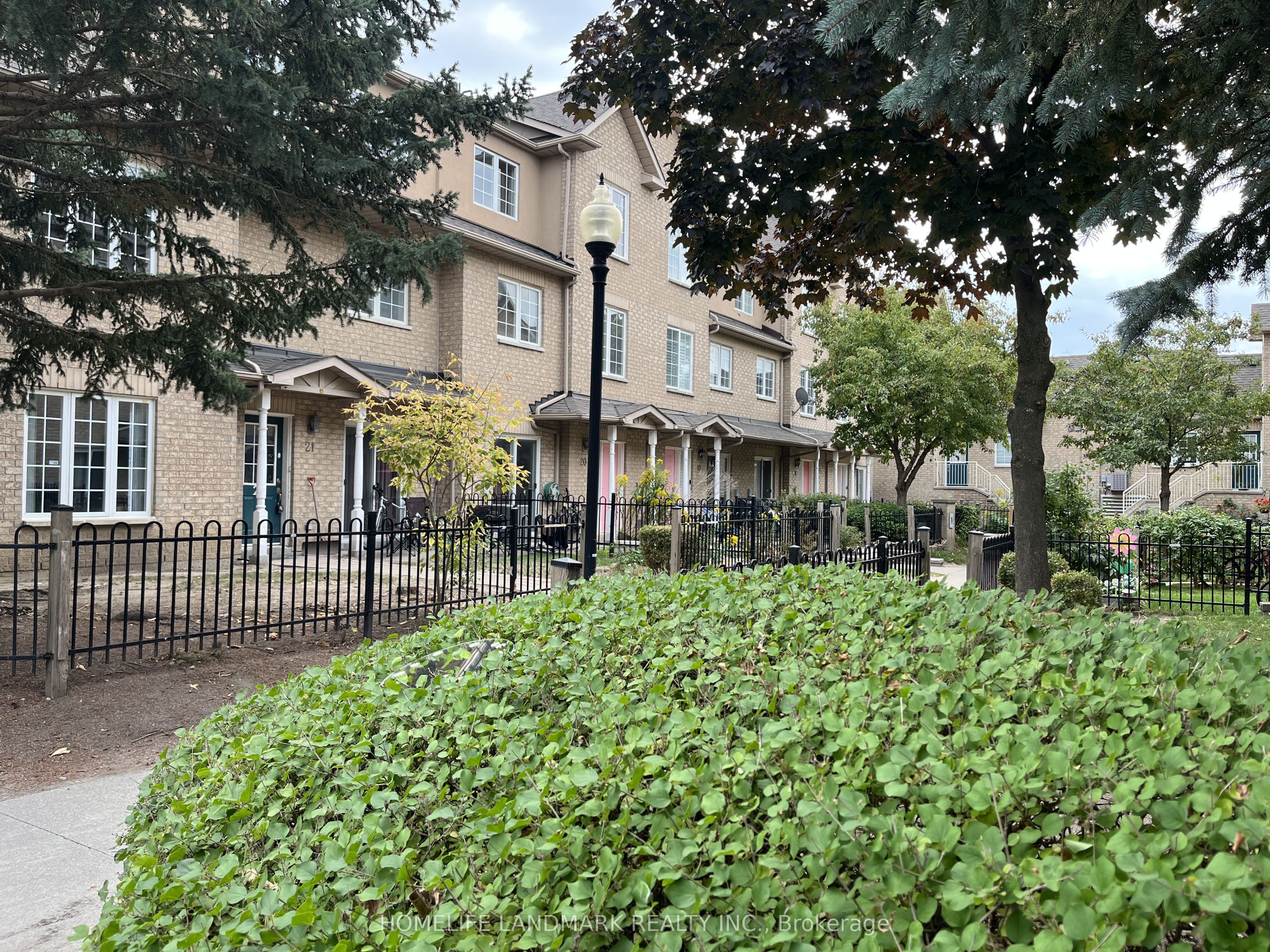 8 Cox Boulevard 20, Markham, ON L3R 4G1