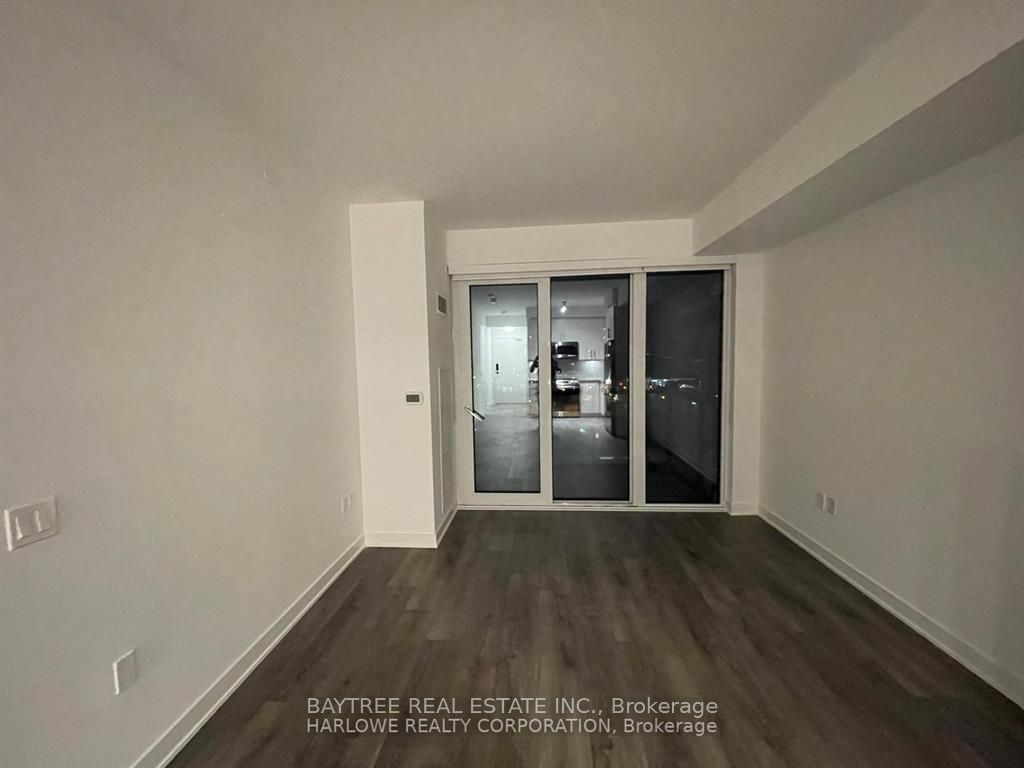 105 Oneida Crescent 911, Richmond Hill, ON L4B 0B1 photo 2