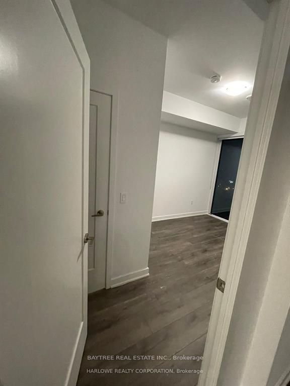 105 Oneida Crescent 911, Richmond Hill, ON L4B 0B1 photo 3