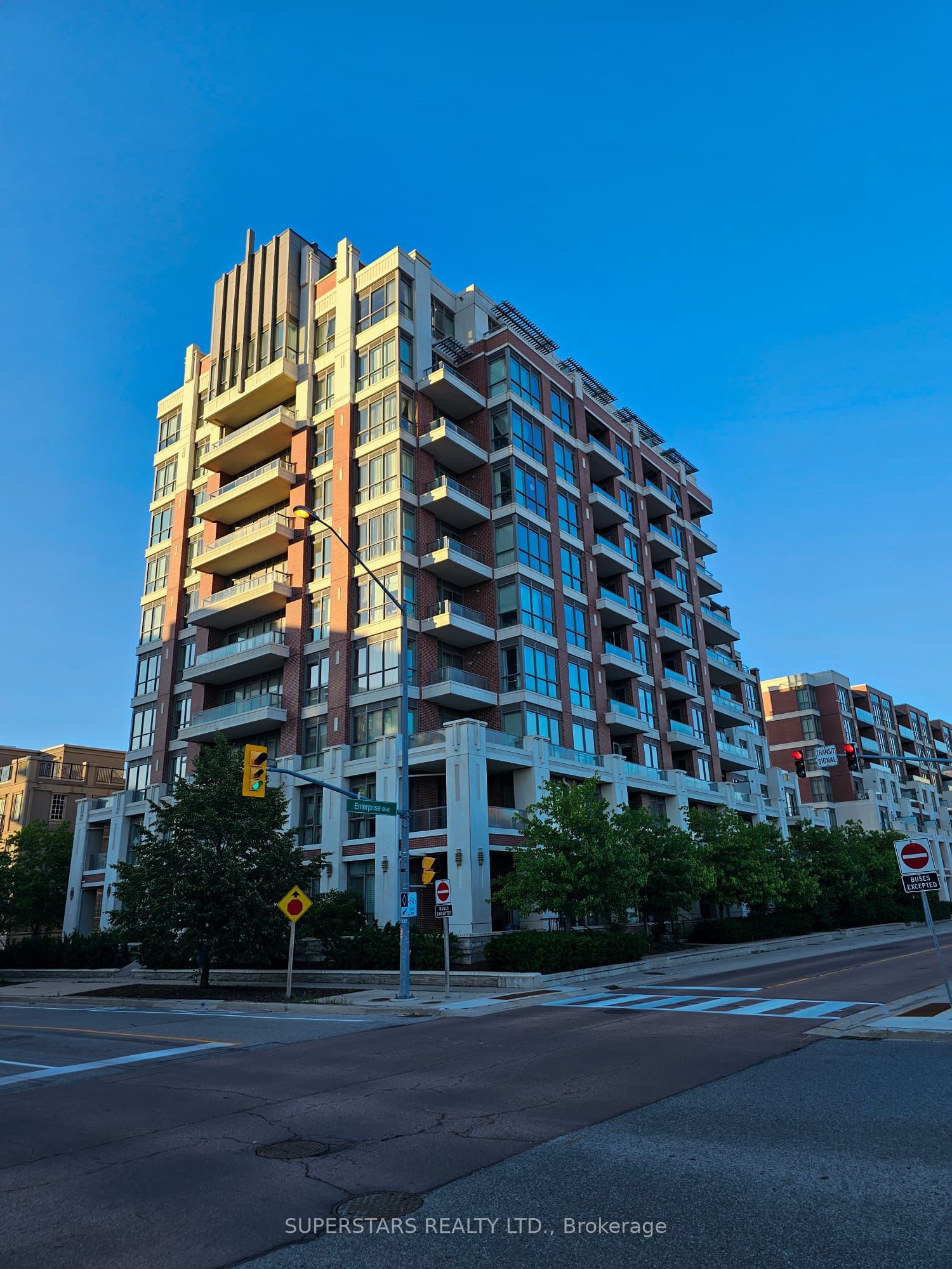 1 Upper Duke Crescent 509, Markham, ON L6G 0B6