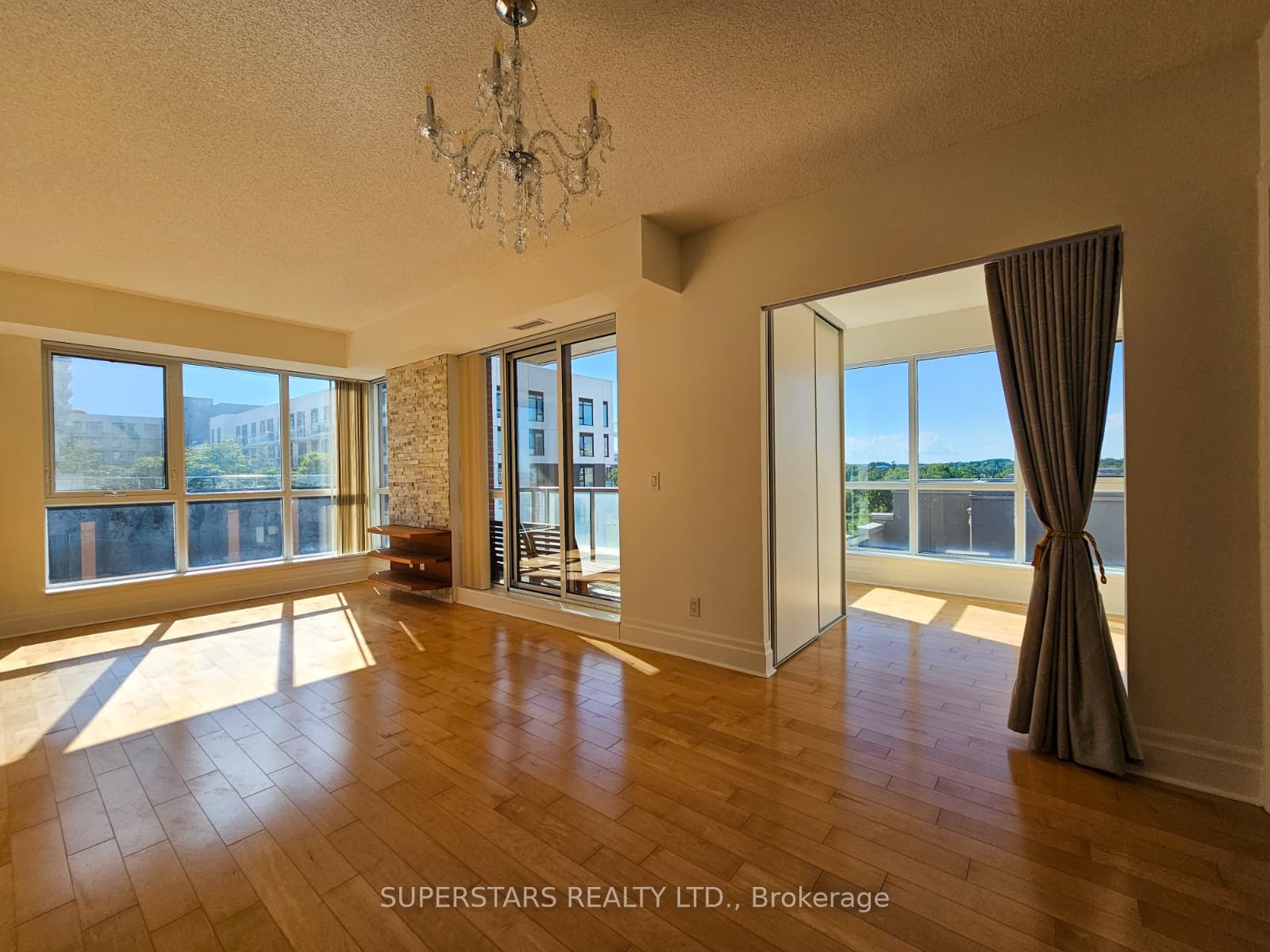 1 Upper Duke Crescent 509, Markham, ON L6G 0B6 photo 4