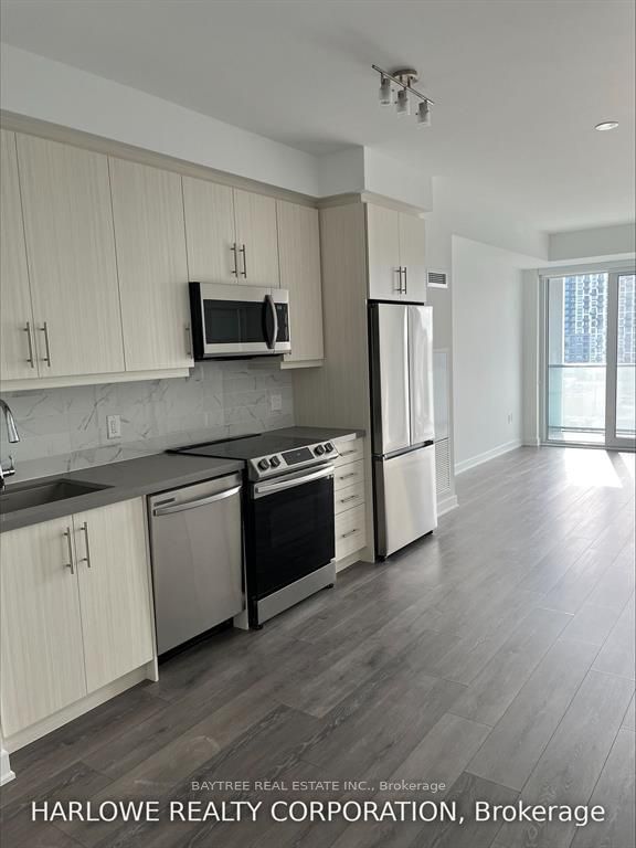 95 Oneida Crescent 603, Richmond Hill, ON L4B 0B1