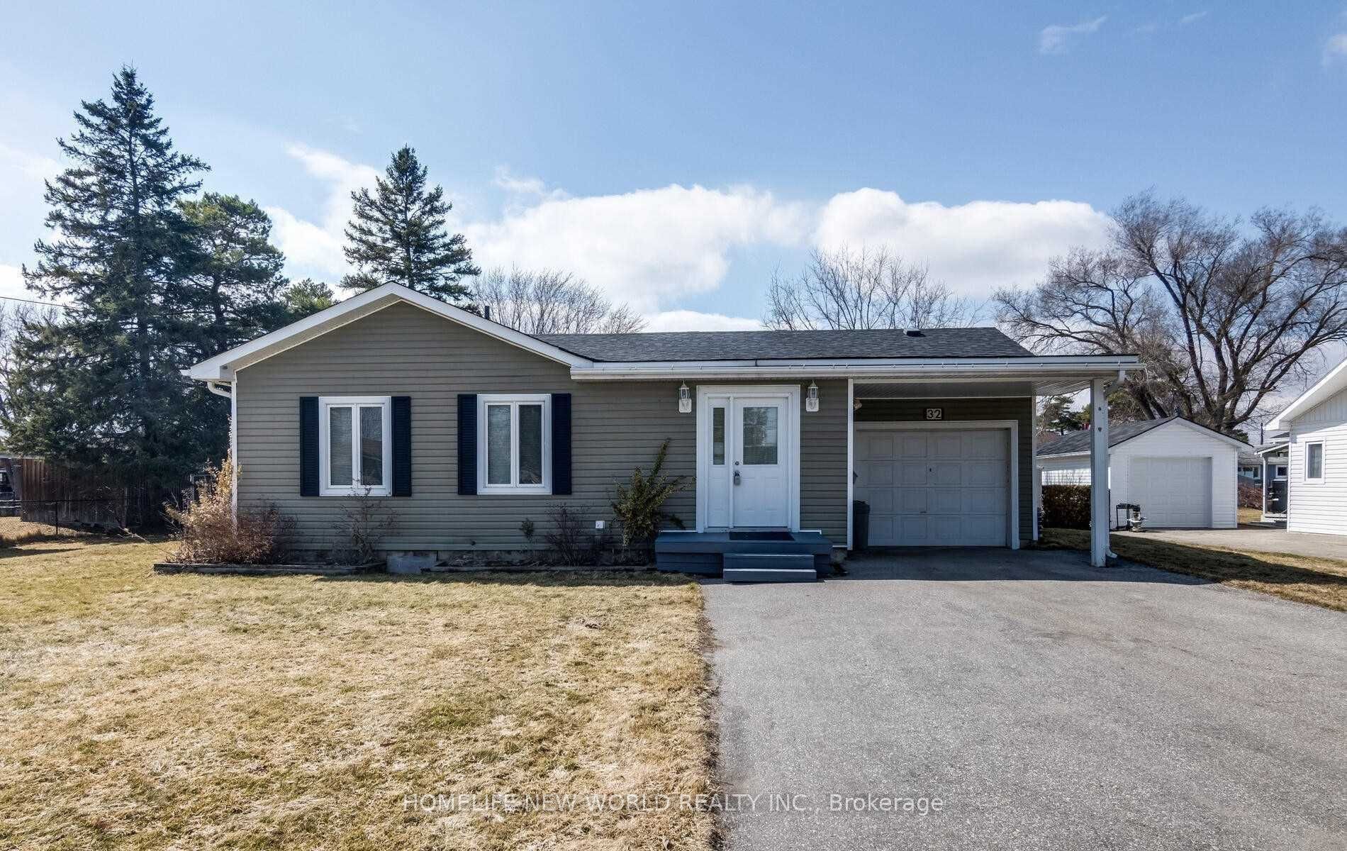 32 Canal Street, Georgina, ON L4P 1K5