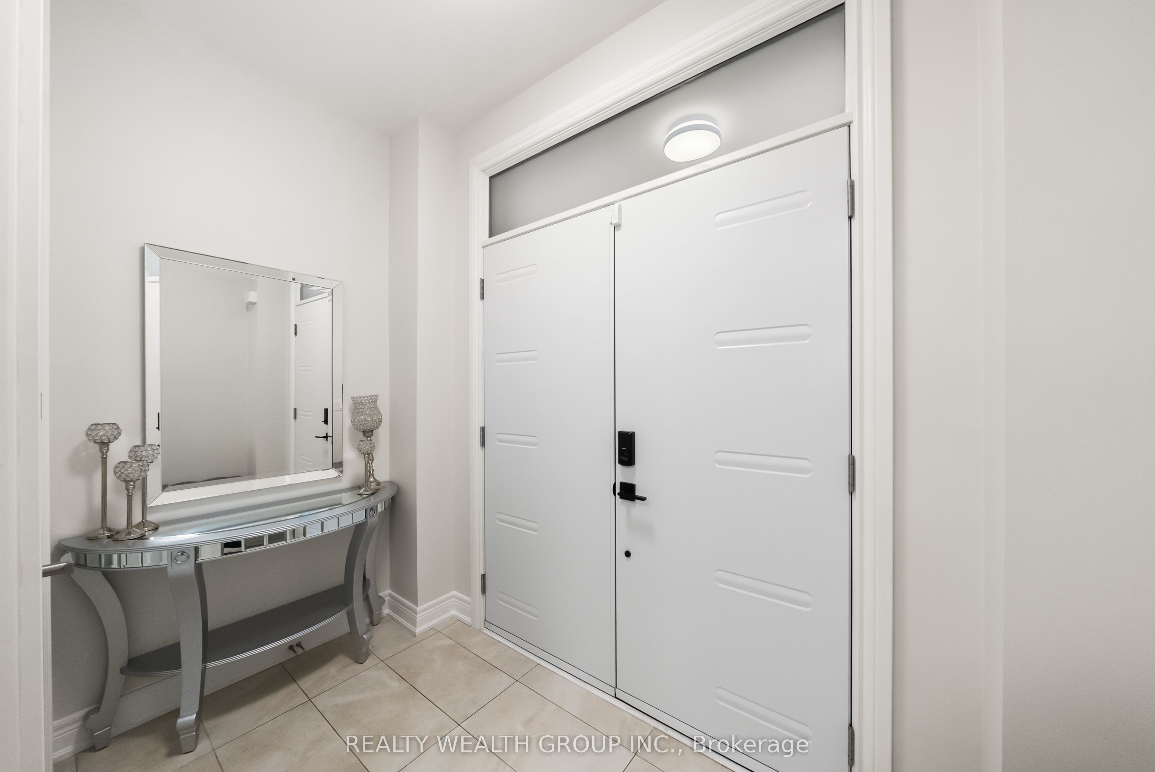 42 Mondial Crescent, East Gwillimbury, ON L9N 0S2 photo 2