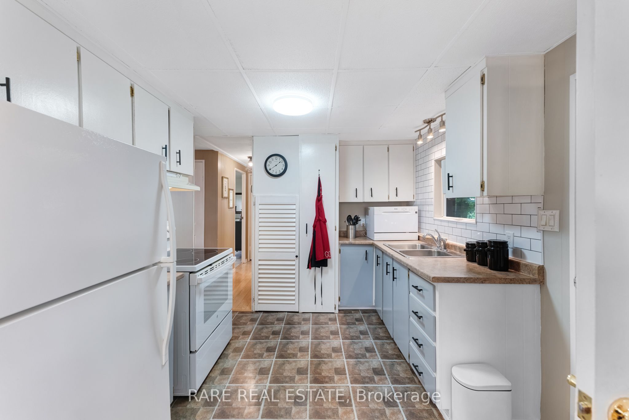 11 Hawthorne Drive, Innisfil, ON L9S 1P7 photo 5
