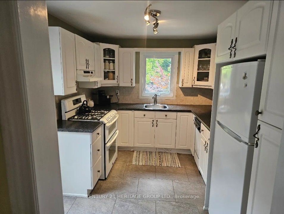 47 Denne Boulevard, Newmarket, ON L3Y 4H5 photo 2