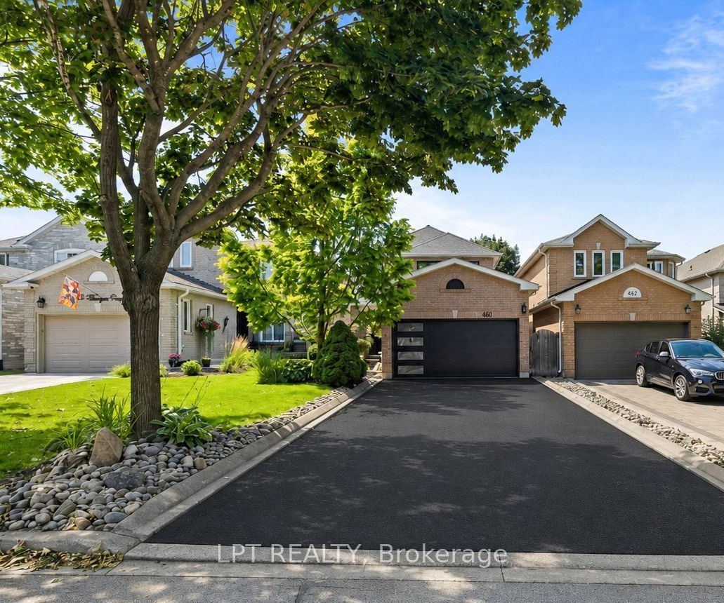 416 Flanagan Court, Newmarket, ON L3X 2E9