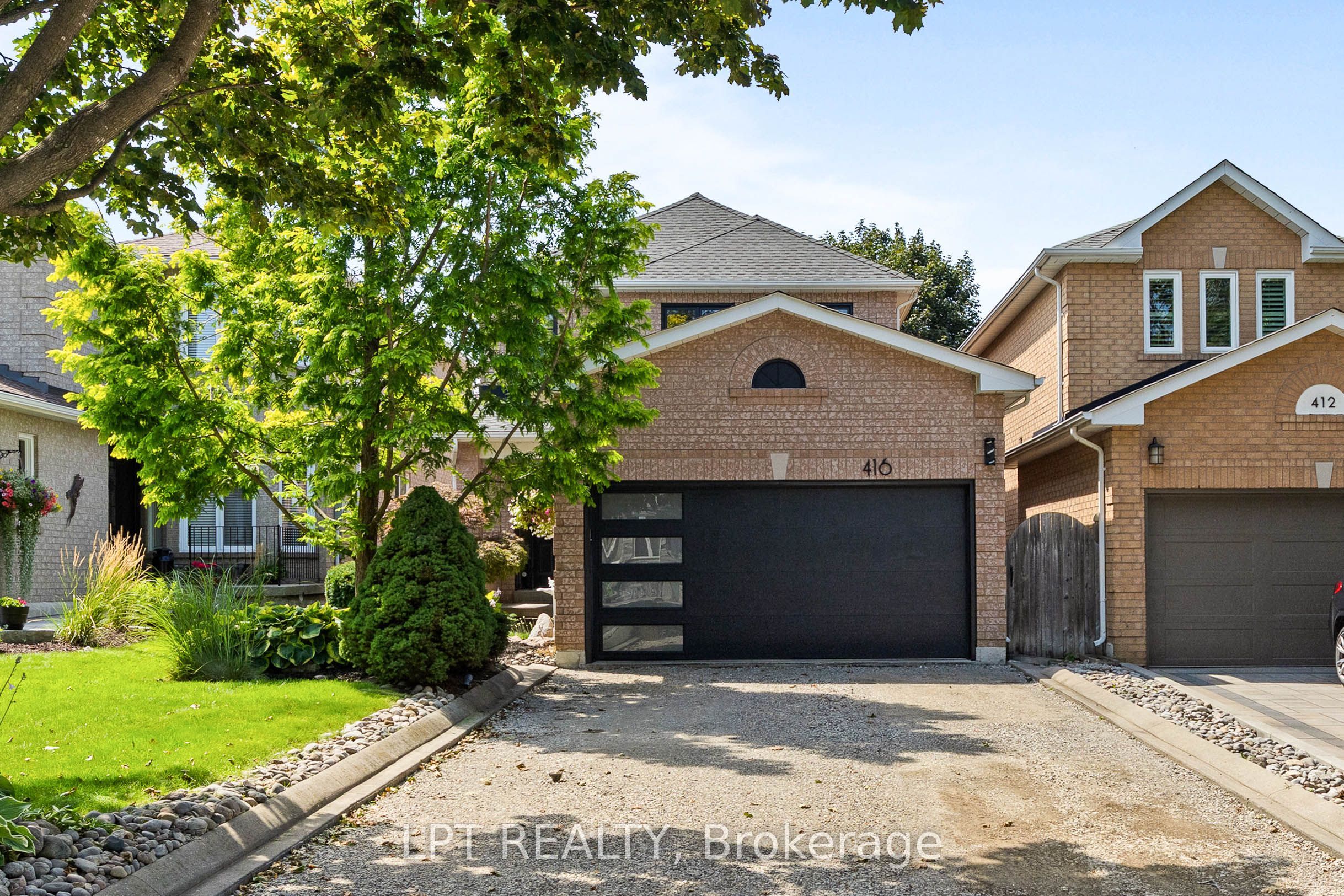 416 Flanagan Court, Newmarket, ON L3X 2E9 photo 2