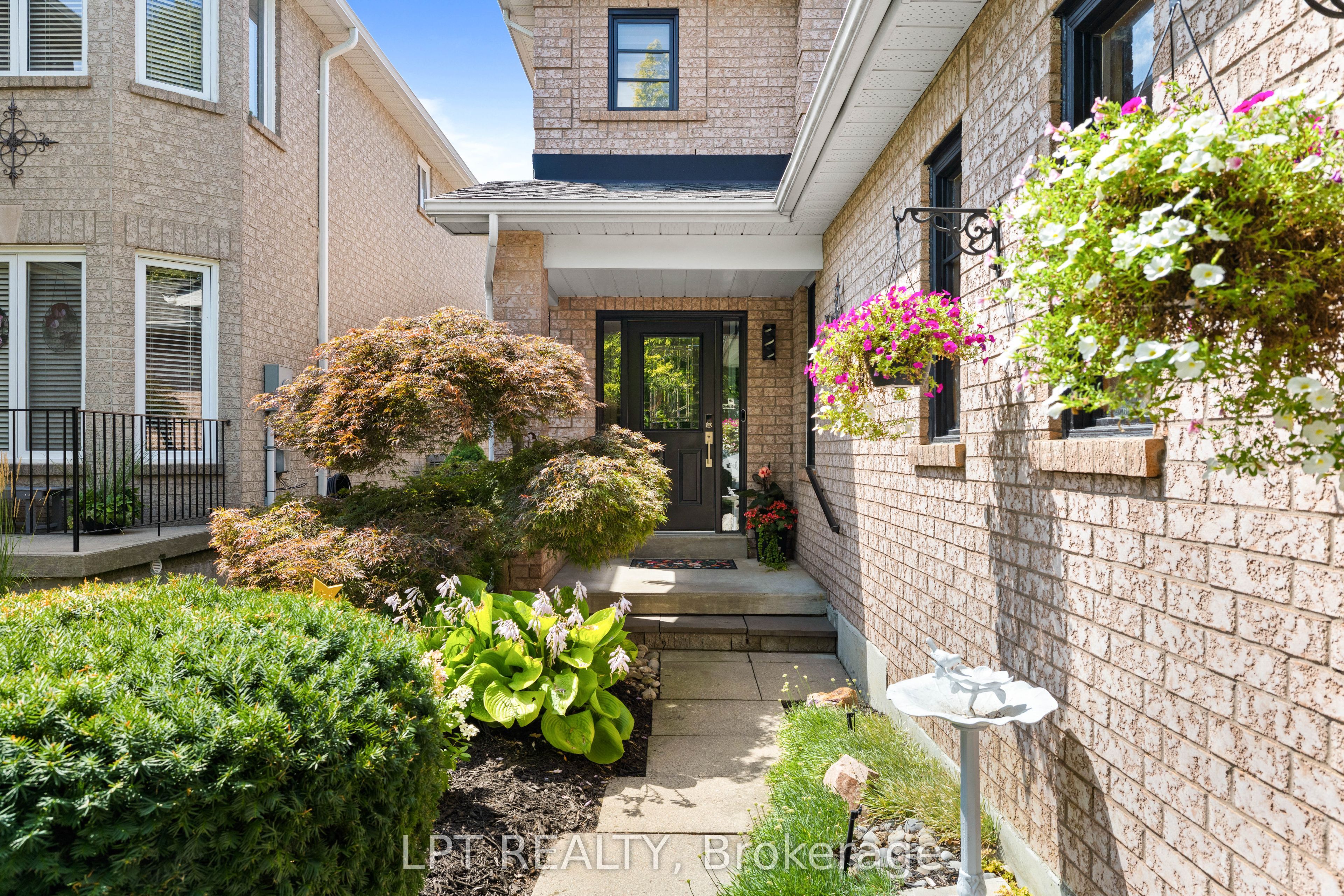 416 Flanagan Court, Newmarket, ON L3X 2E9 photo 4