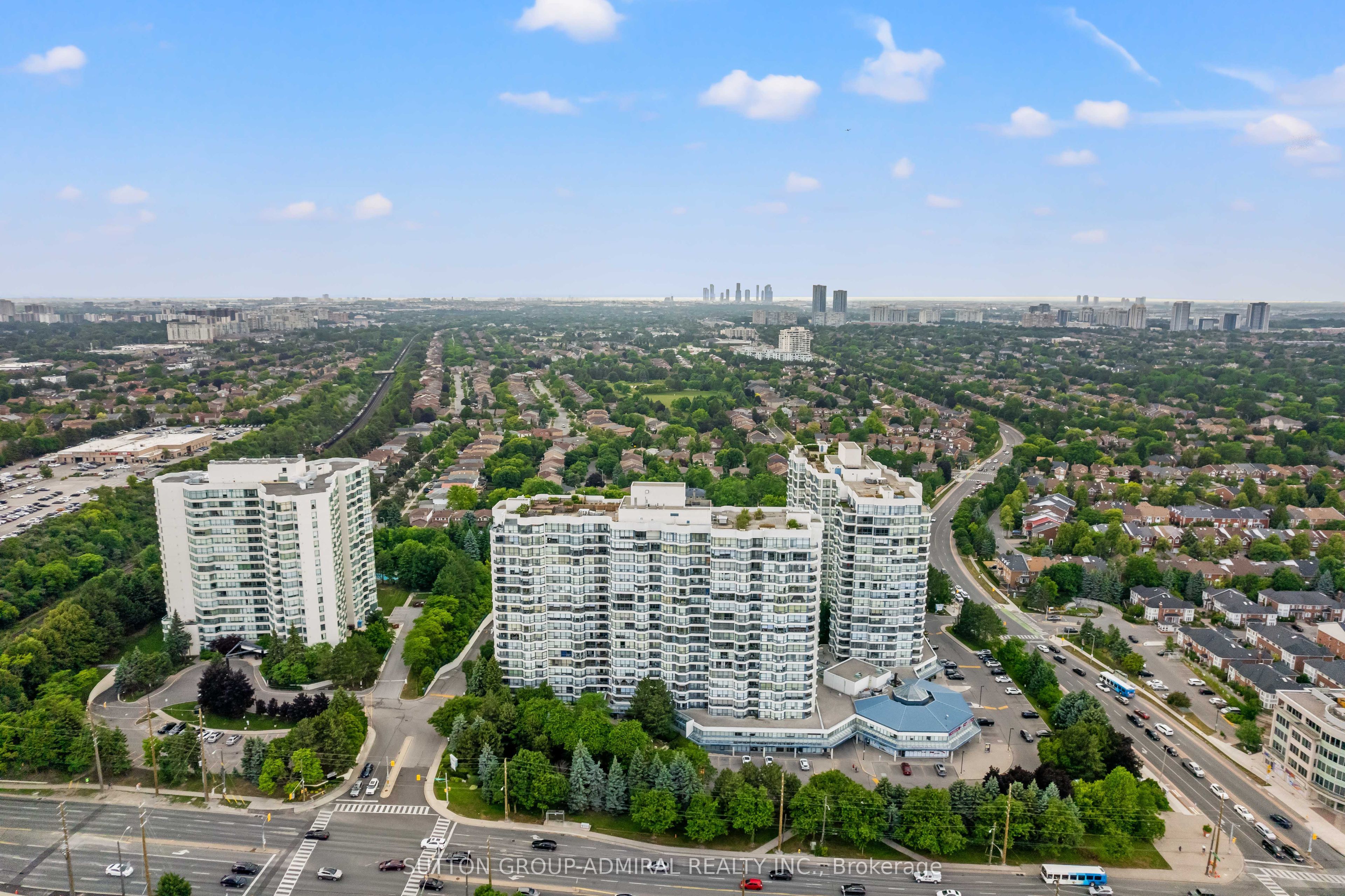 7300 Yonge Street 1801, Vaughan, ON L4J 7Y5 photo 2