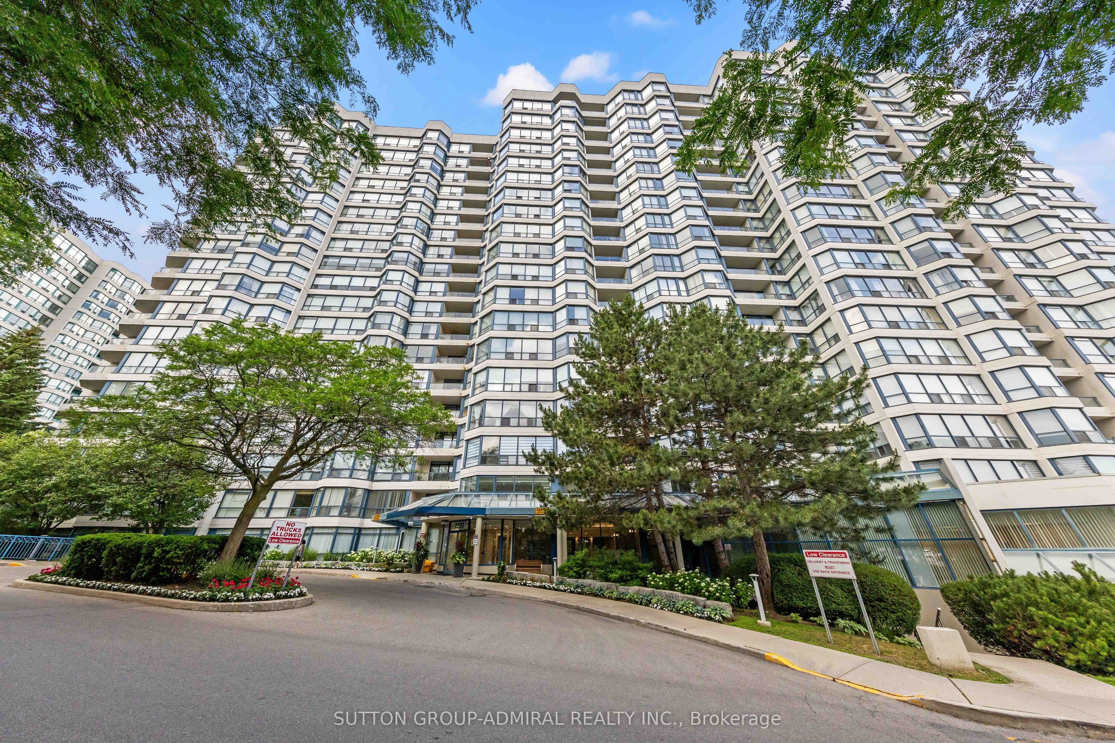 7300 Yonge Street 1801, Vaughan, ON L4J 7Y5 photo 3