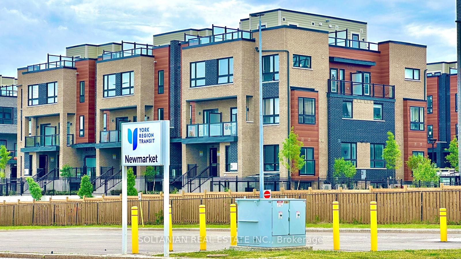 20 Lytham Green Circle 8, Newmarket, ON L3Y 0H3