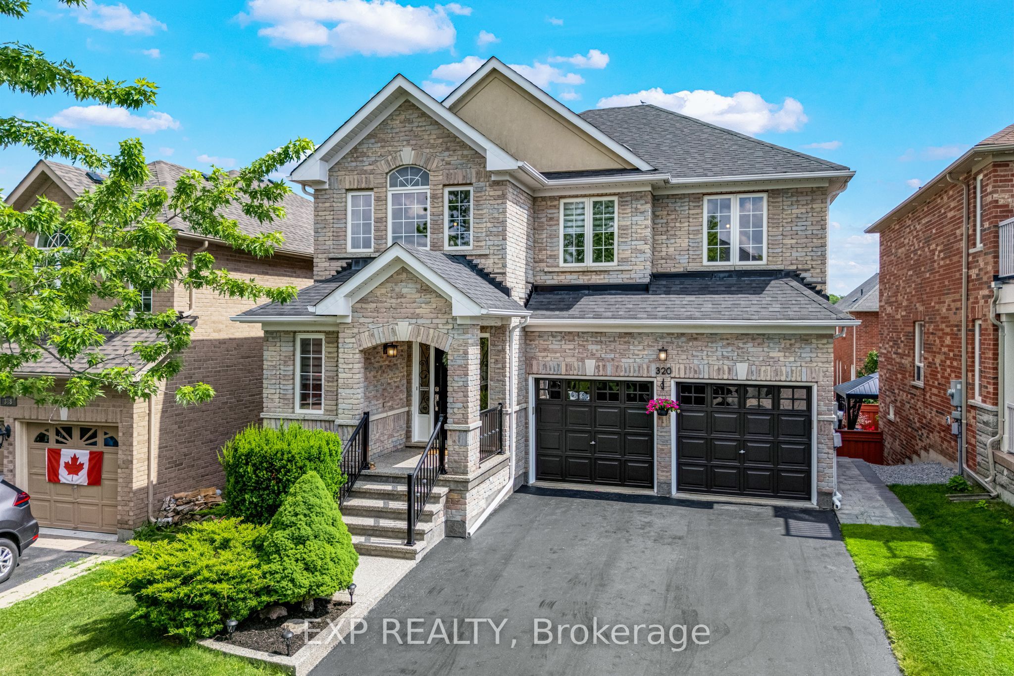 320 Dowson Loop, Newmarket, ON L3X 3G2 photo 2