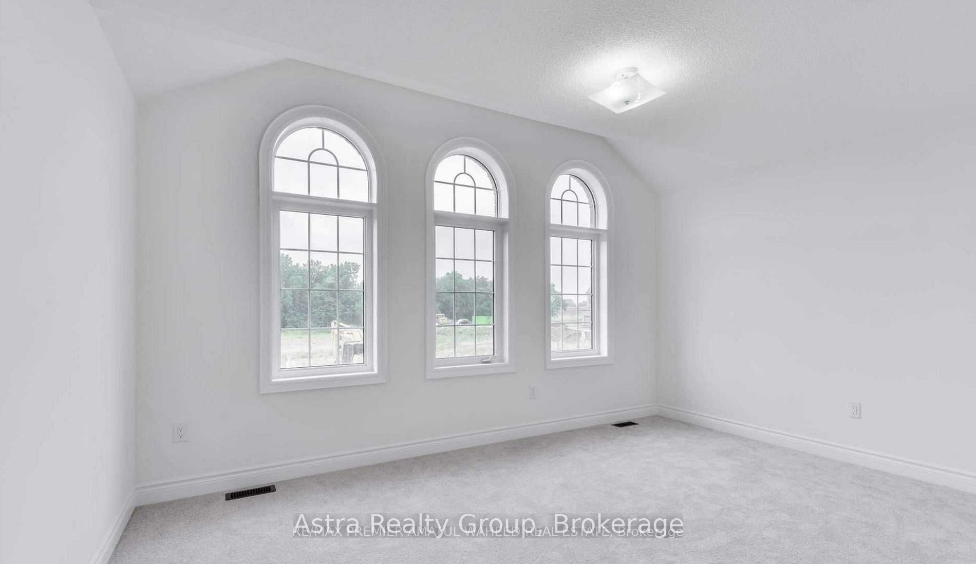 596 Mactier Drive, Vaughan, ON L4H 4T9 photo 3