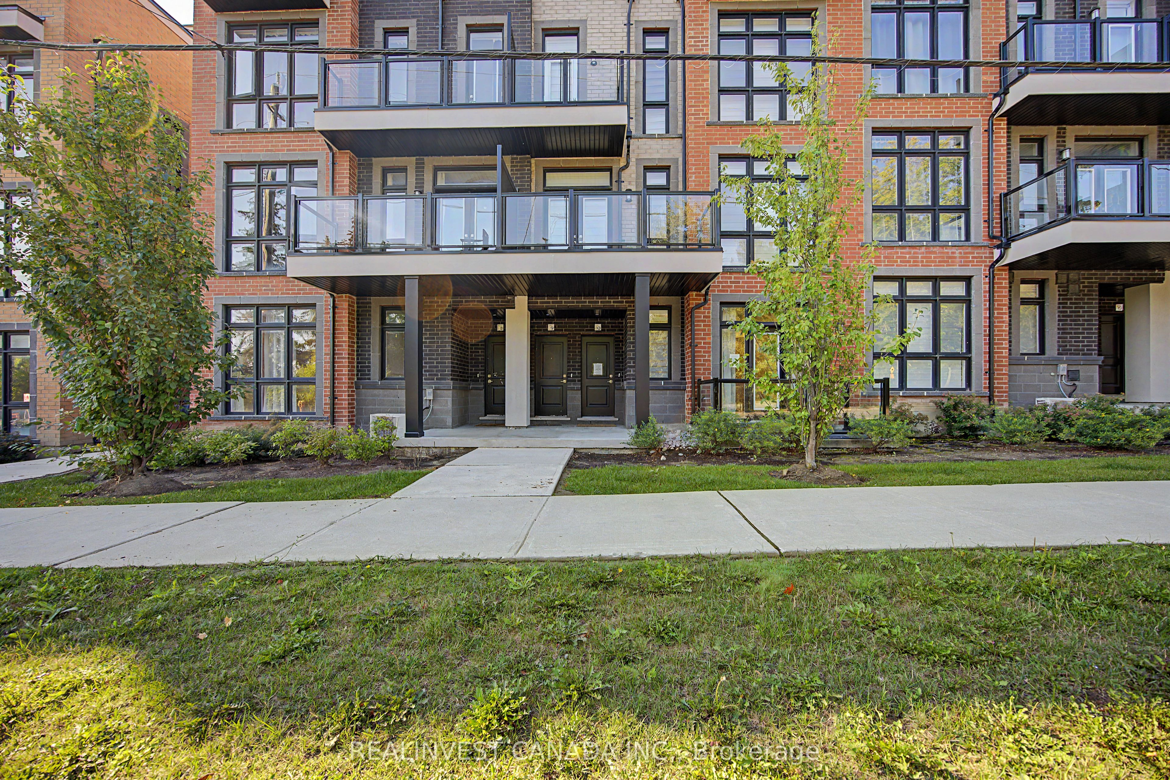 3 Bond Crescent 10, Richmond Hill, ON L4E 1J4