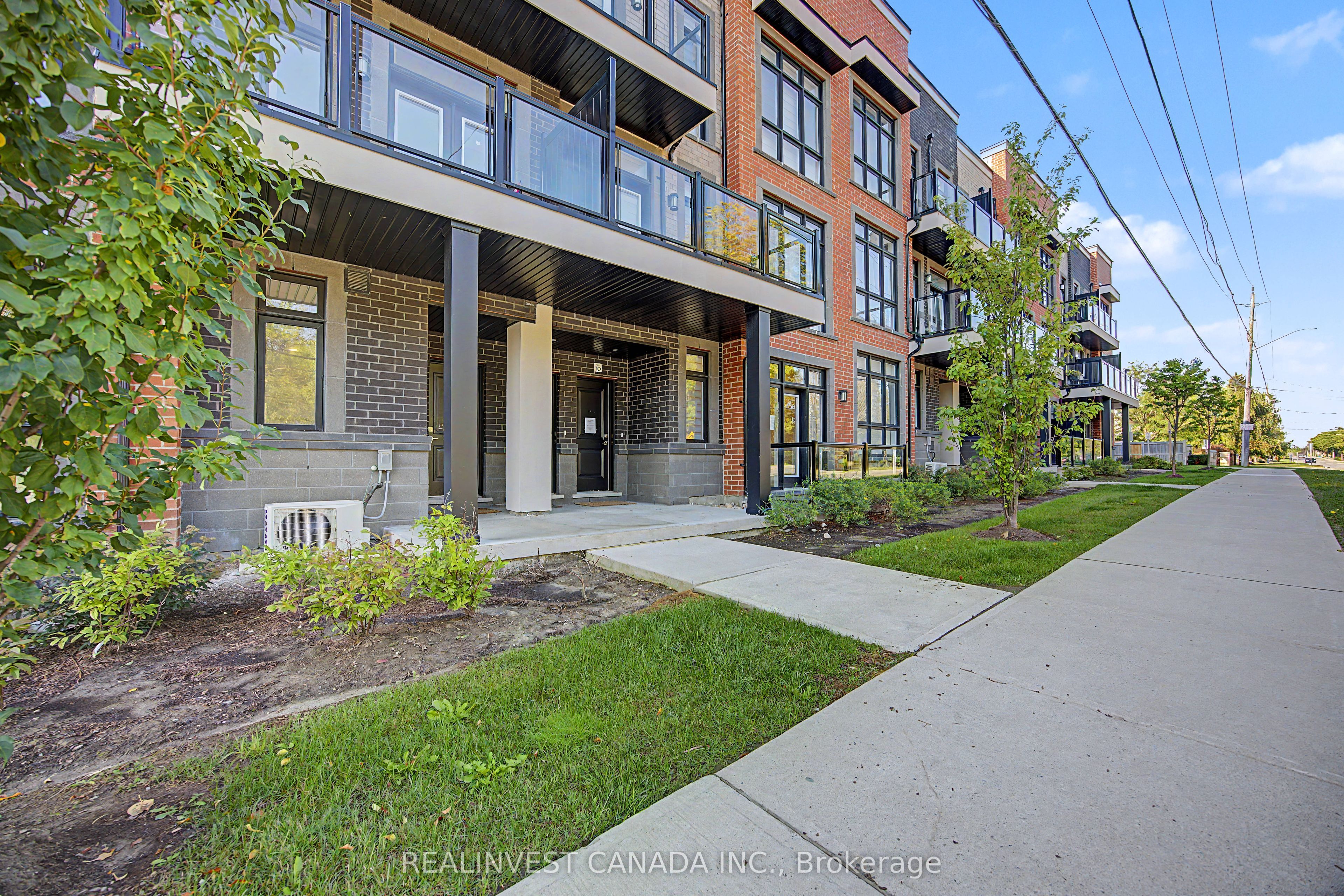 3 Bond Crescent 10, Richmond Hill, ON L4E 1J4 photo 3