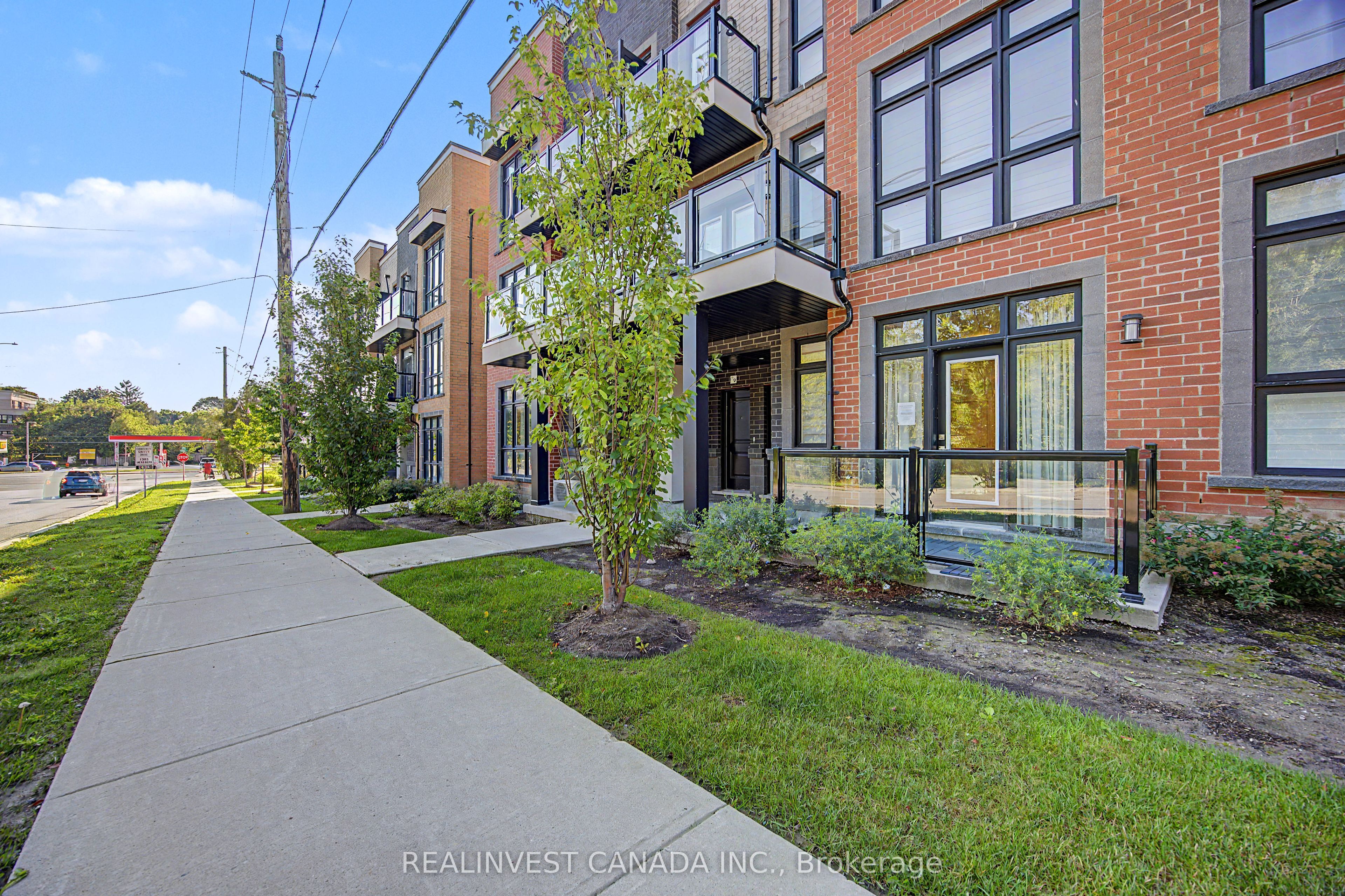 3 Bond Crescent 10, Richmond Hill, ON L4E 1J4 photo 4