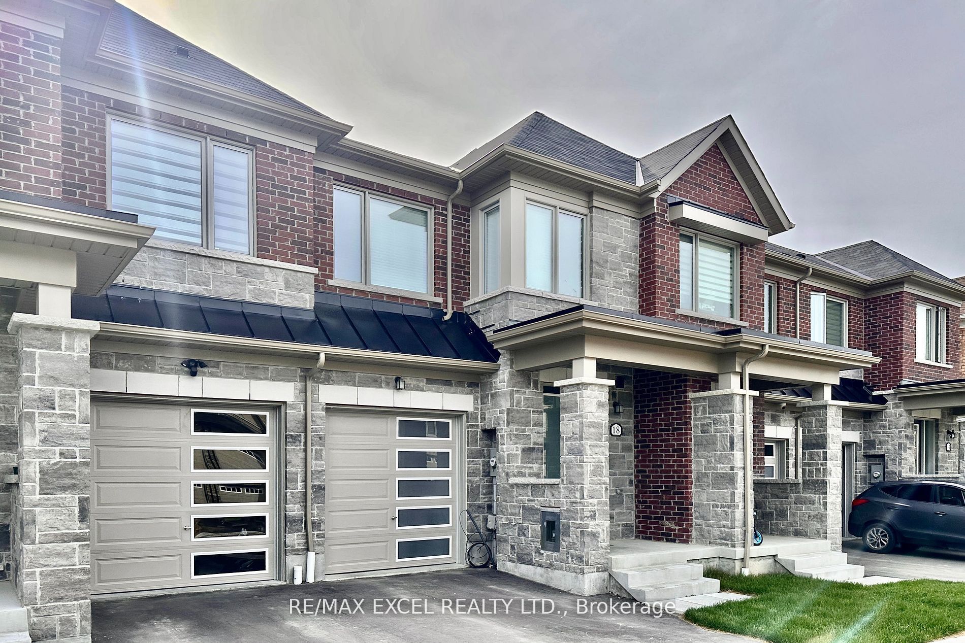 18 Flower Garden Trail, Whitchurch-Stouffville, ON L4A 4V4 photo 2