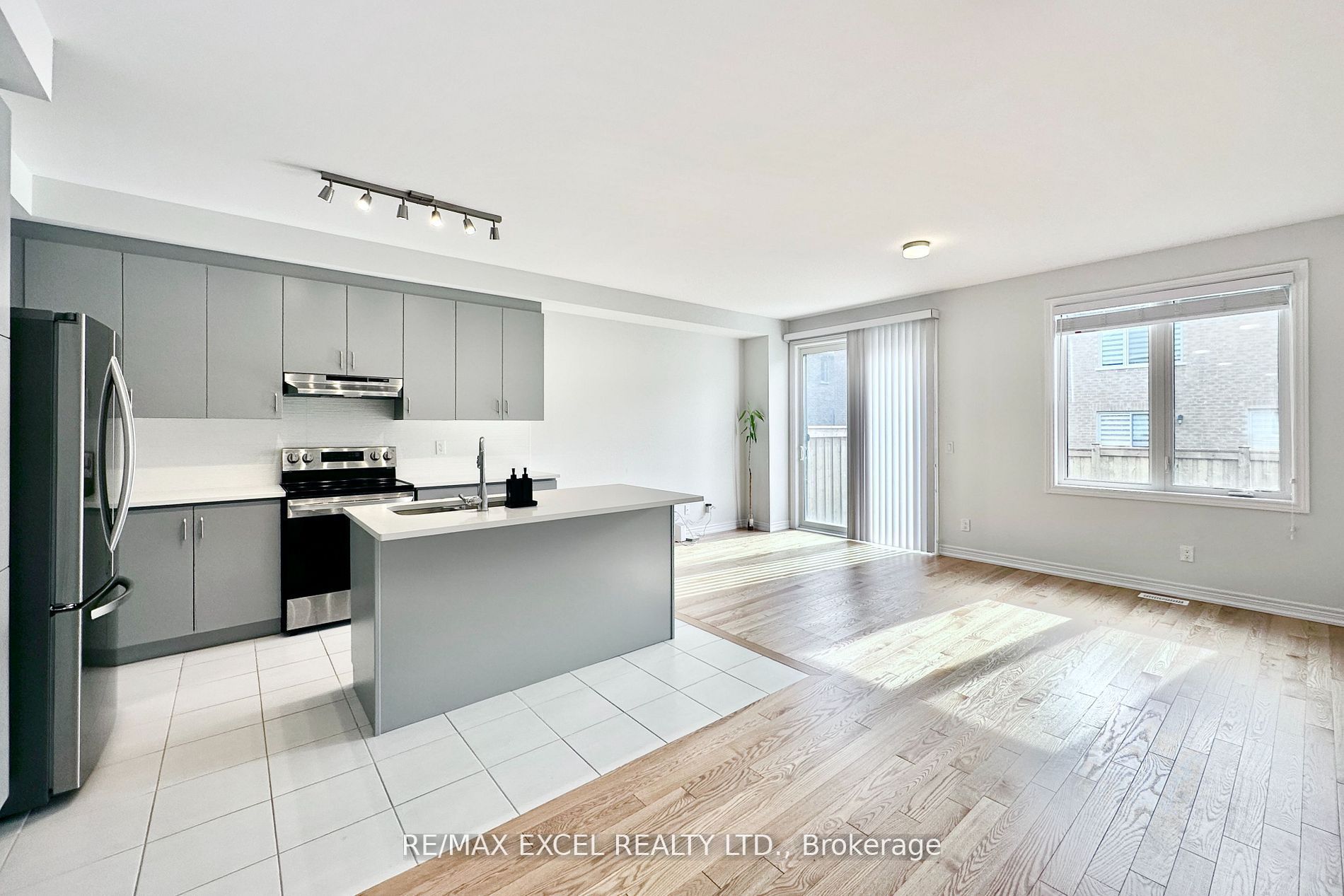18 Flower Garden Trail, Whitchurch-Stouffville, ON L4A 4V4 photo 4