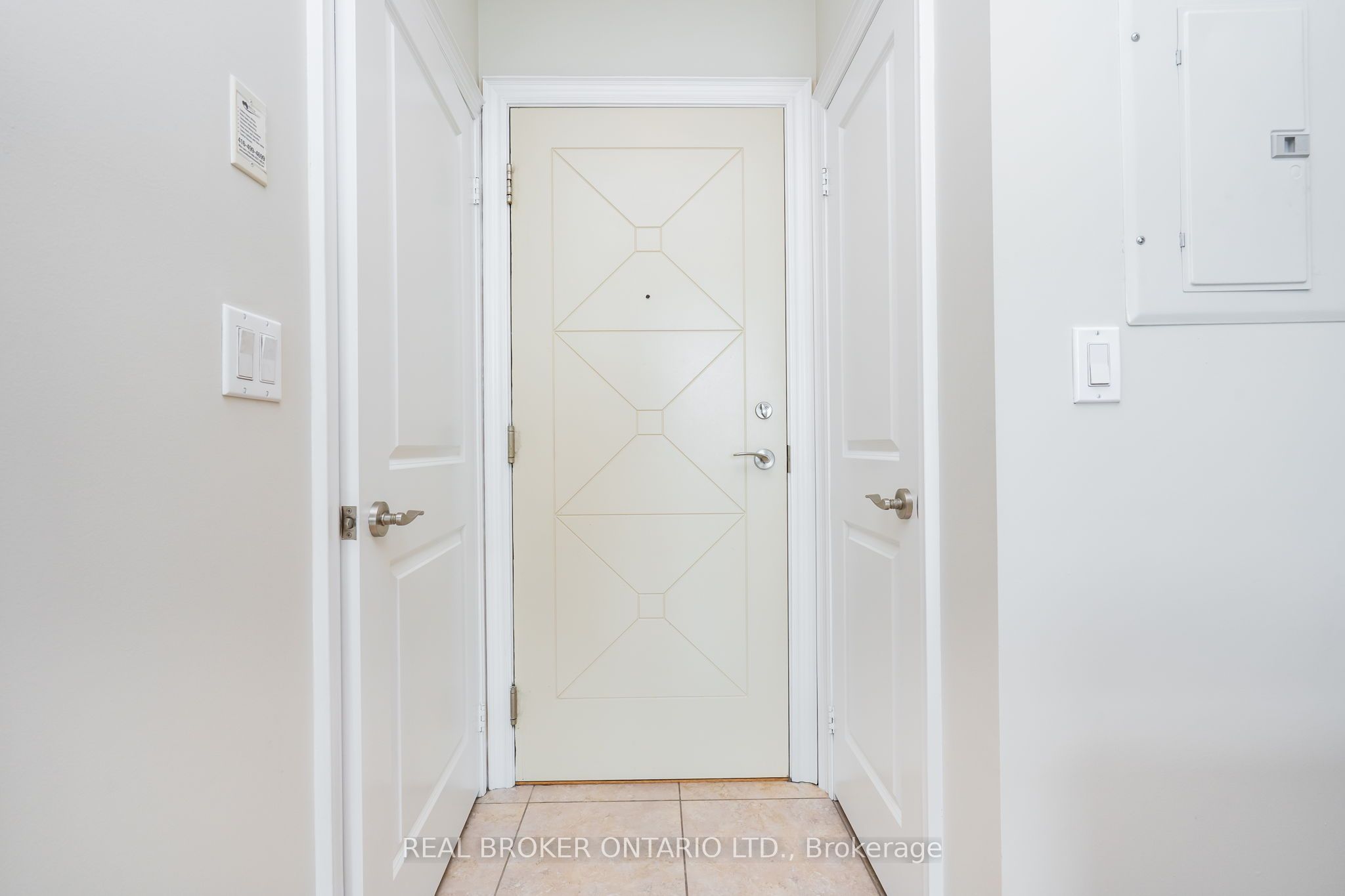 18 Harding Boulevard PH208, Richmond Hill, ON L4C 0T3 photo 2