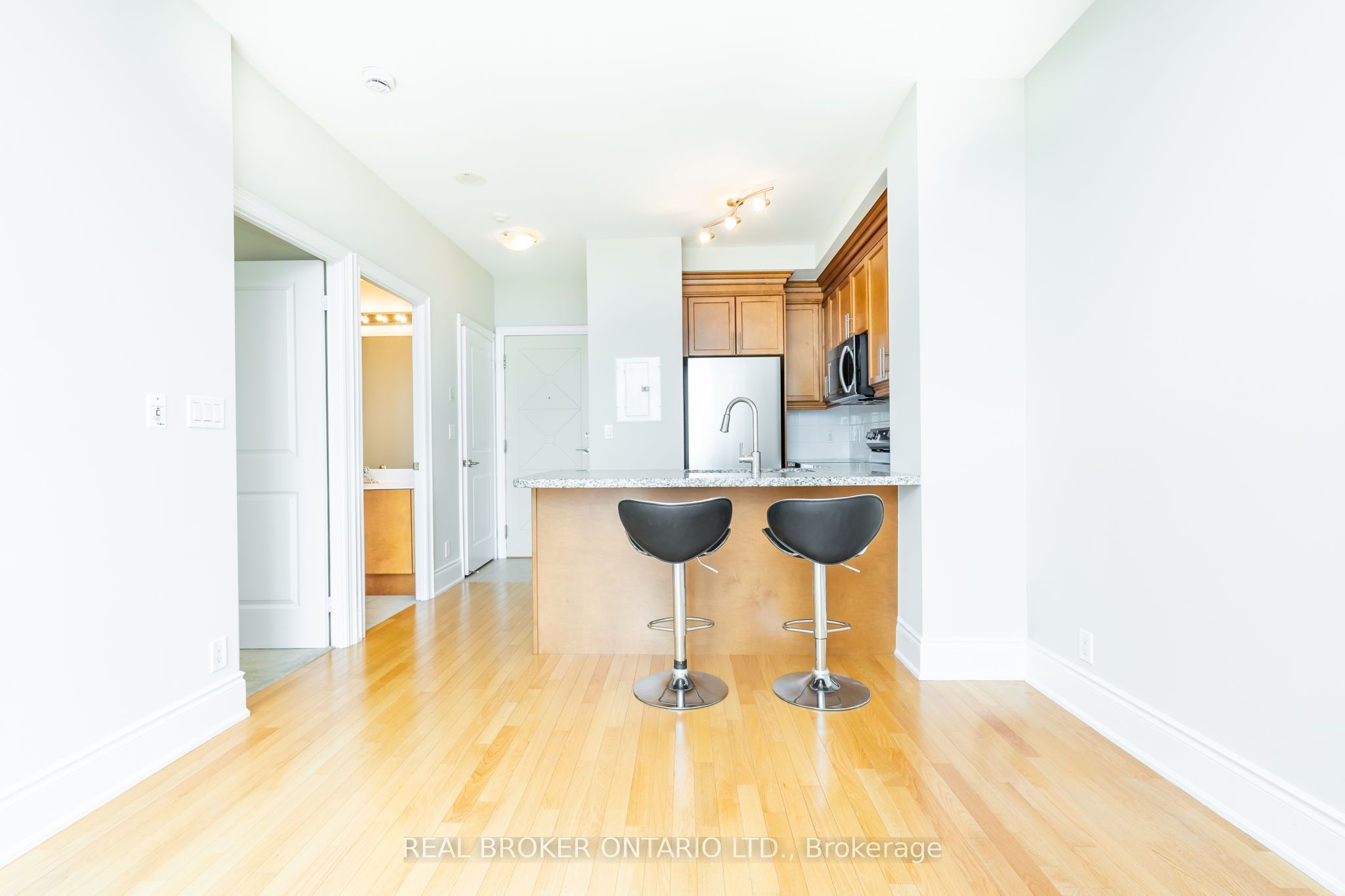 18 Harding Boulevard PH208, Richmond Hill, ON L4C 0T3 photo 3