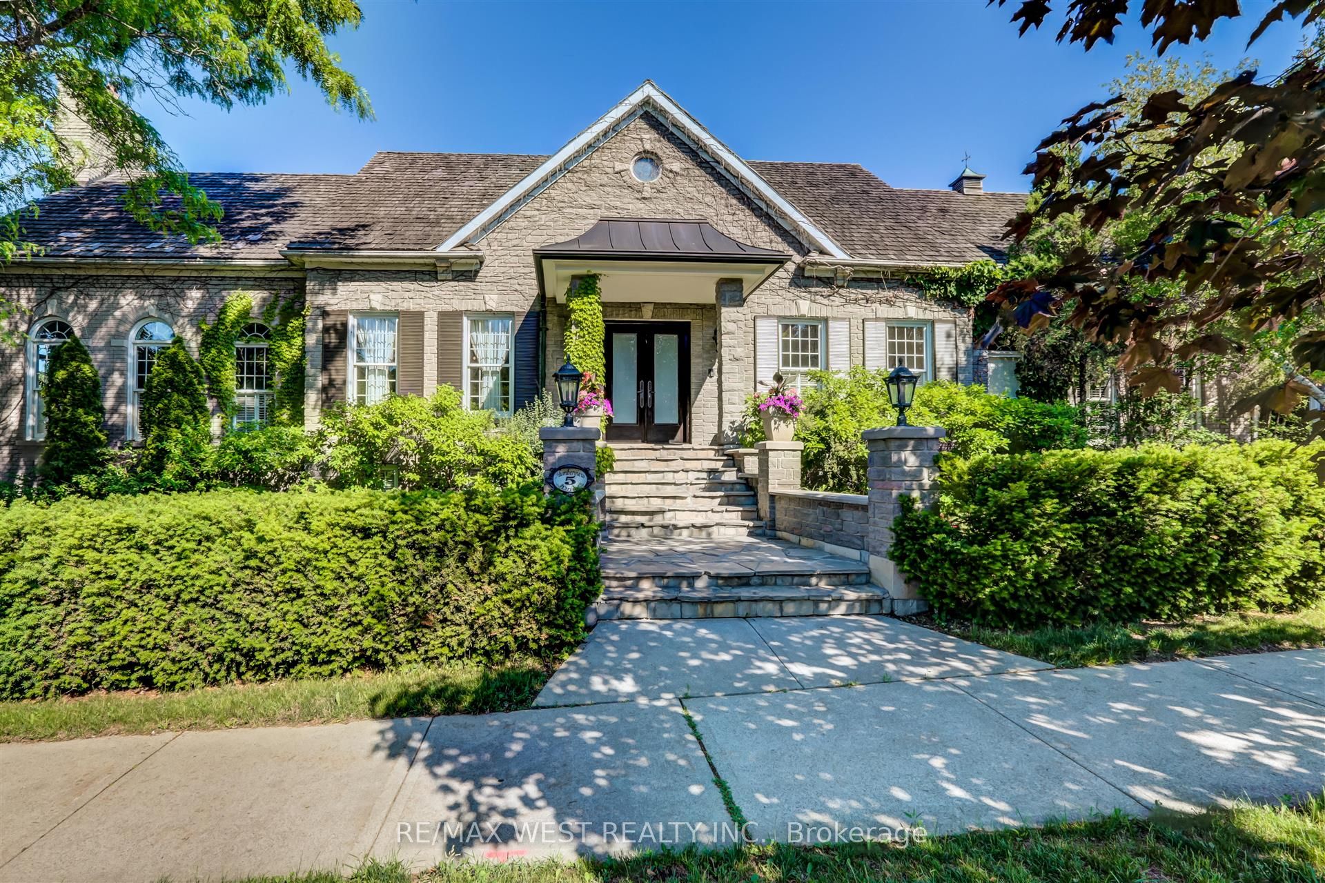 5 Humberview Drive, Vaughan, ON L4H 1B1 photo 2