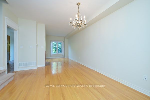 251 Denise Circle, Newmarket, ON L3X 2K1 photo 5